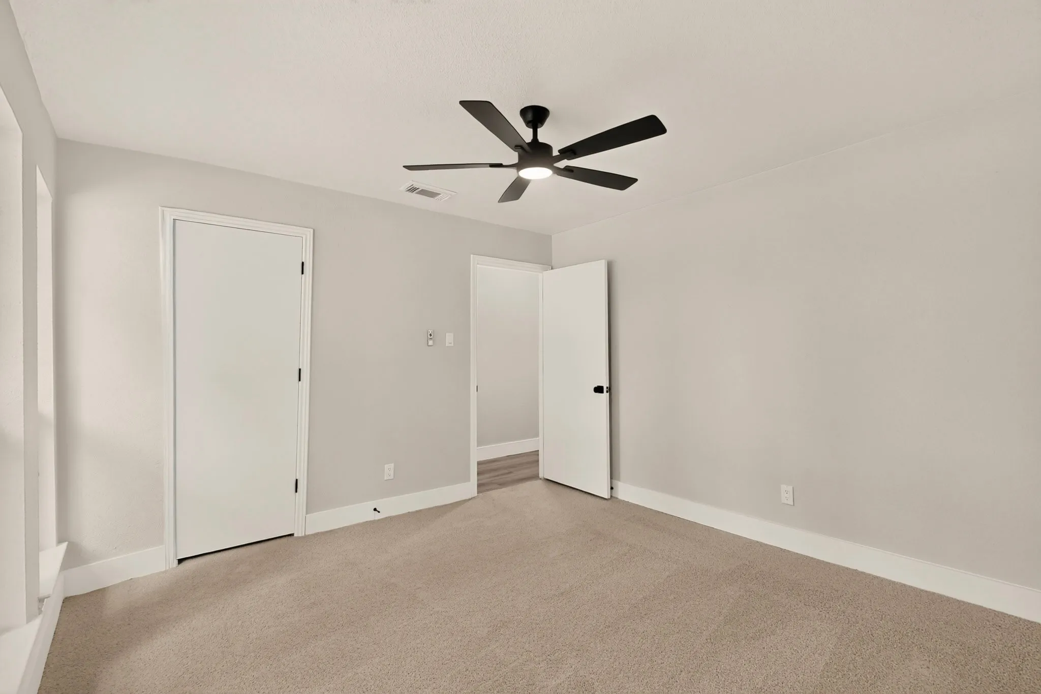Single Family Residence For Sale in Denton County , 1331 San Antone Lane, Lewisville, Texas 75077, 5 Bedroom, 4 Bathroom, 2 Garage spaces, 2,863 Sqft, built in 1976, mls#21402645, Real Estate Agent in Lewisville, Homes For Sale in Denton county, Homes For Sale in Lewisville, Realtor in Lewisville Texas, Real Estate Brokerage Independent Realty Texas, Luminita Cordes Realtor