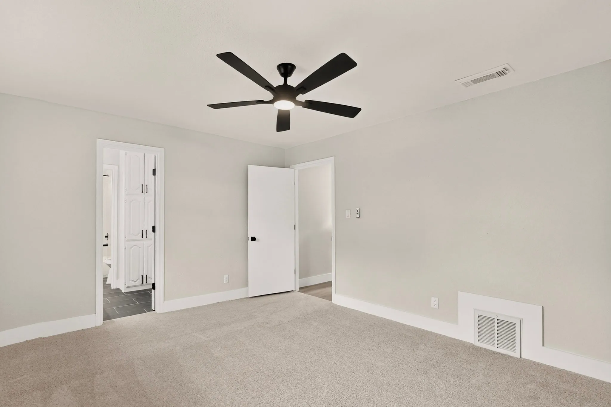 Single Family Residence For Sale in Denton County , 1331 San Antone Lane, Lewisville, Texas 75077, 5 Bedroom, 4 Bathroom, 2 Garage spaces, 2,863 Sqft, built in 1976, mls#21402645, Real Estate Agent in Lewisville, Homes For Sale in Denton county, Homes For Sale in Lewisville, Realtor in Lewisville Texas, Real Estate Brokerage Independent Realty Texas, Luminita Cordes Realtor