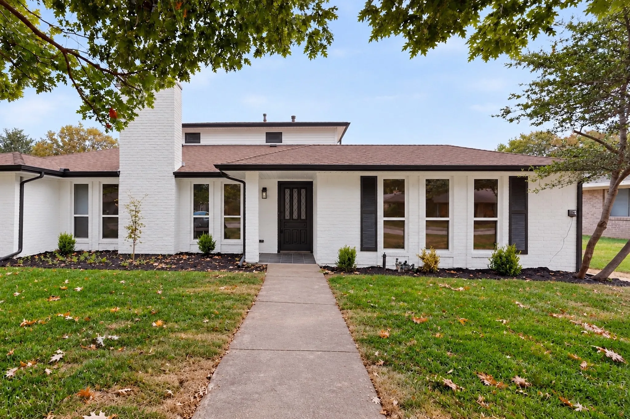Single Family Residence For Sale in Denton County , 1331 San Antone Lane, Lewisville, Texas 75077, 5 Bedroom, 4 Bathroom, 2 Garage spaces, 2,863 Sqft, built in 1976, mls#21402645, Real Estate Agent in Lewisville, Homes For Sale in Denton county, Homes For Sale in Lewisville, Realtor in Lewisville Texas, Real Estate Brokerage Independent Realty Texas, Luminita Cordes Realtor