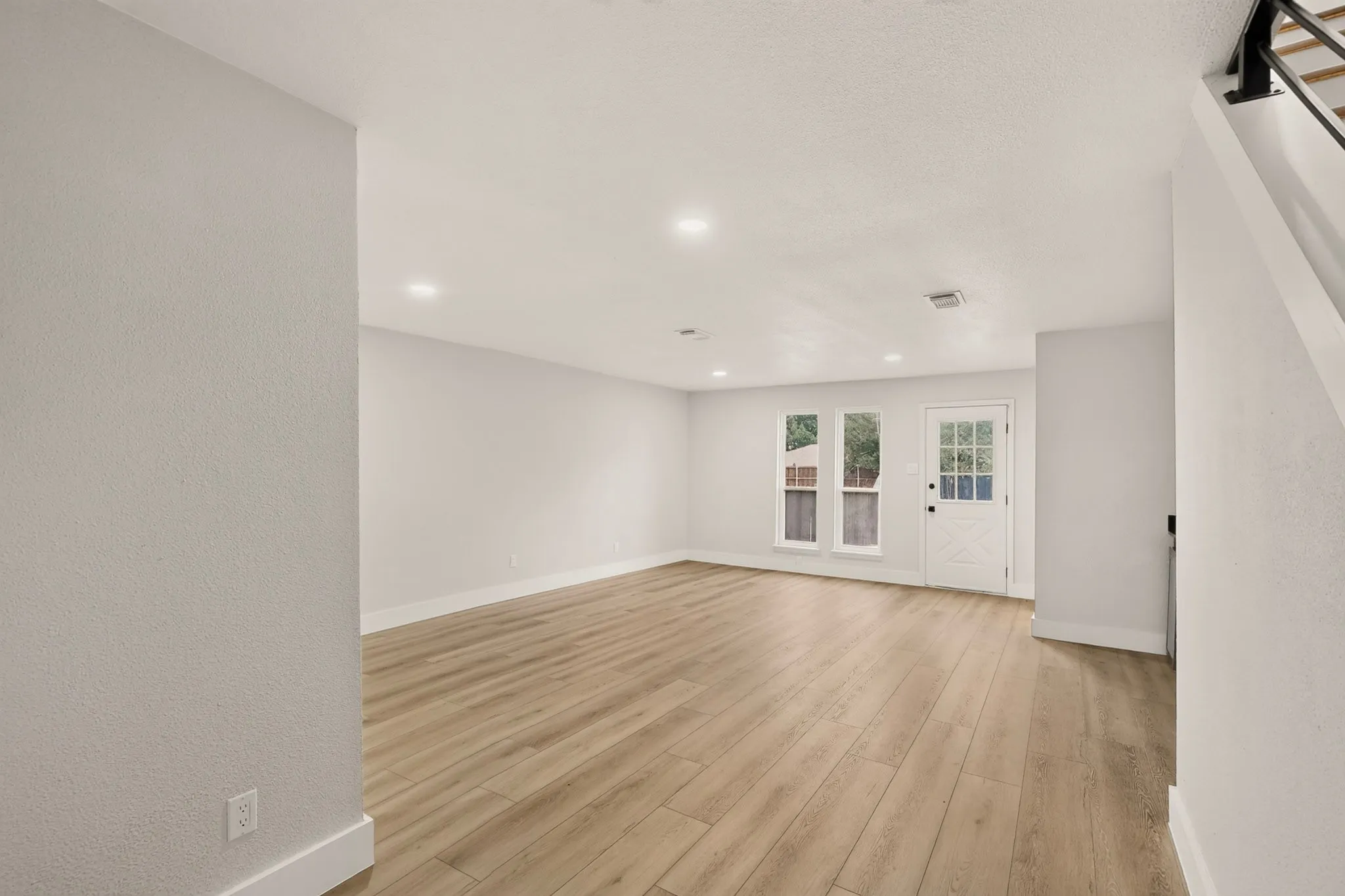 Single Family Residence For Sale in Denton County , 1331 San Antone Lane, Lewisville, Texas 75077, 5 Bedroom, 4 Bathroom, 2 Garage spaces, 2,863 Sqft, built in 1976, mls#21402645, Real Estate Agent in Lewisville, Homes For Sale in Denton county, Homes For Sale in Lewisville, Realtor in Lewisville Texas, Real Estate Brokerage Independent Realty Texas, Luminita Cordes Realtor