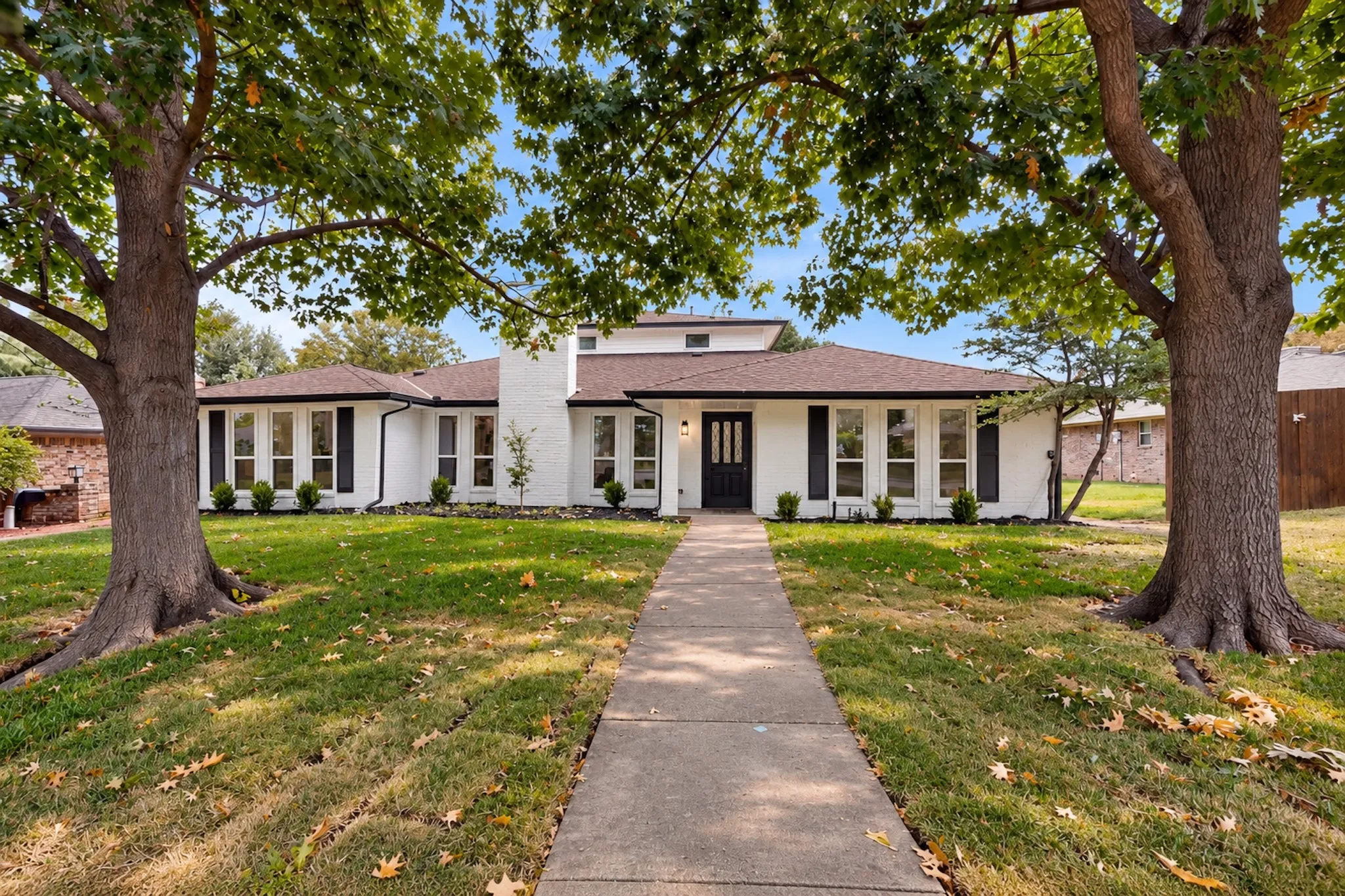 Single Family Residence For Sale in Denton County , 1331 San Antone Lane, Lewisville, Texas 75077, 5 Bedroom, 4 Bathroom, 2 Garage spaces, 2,863 Sqft, built in 1976, mls#21402645, Real Estate Agent in Lewisville, Homes For Sale in Denton county, Homes For Sale in Lewisville, Realtor in Lewisville Texas, Real Estate Brokerage Independent Realty Texas, Luminita Cordes Realtor