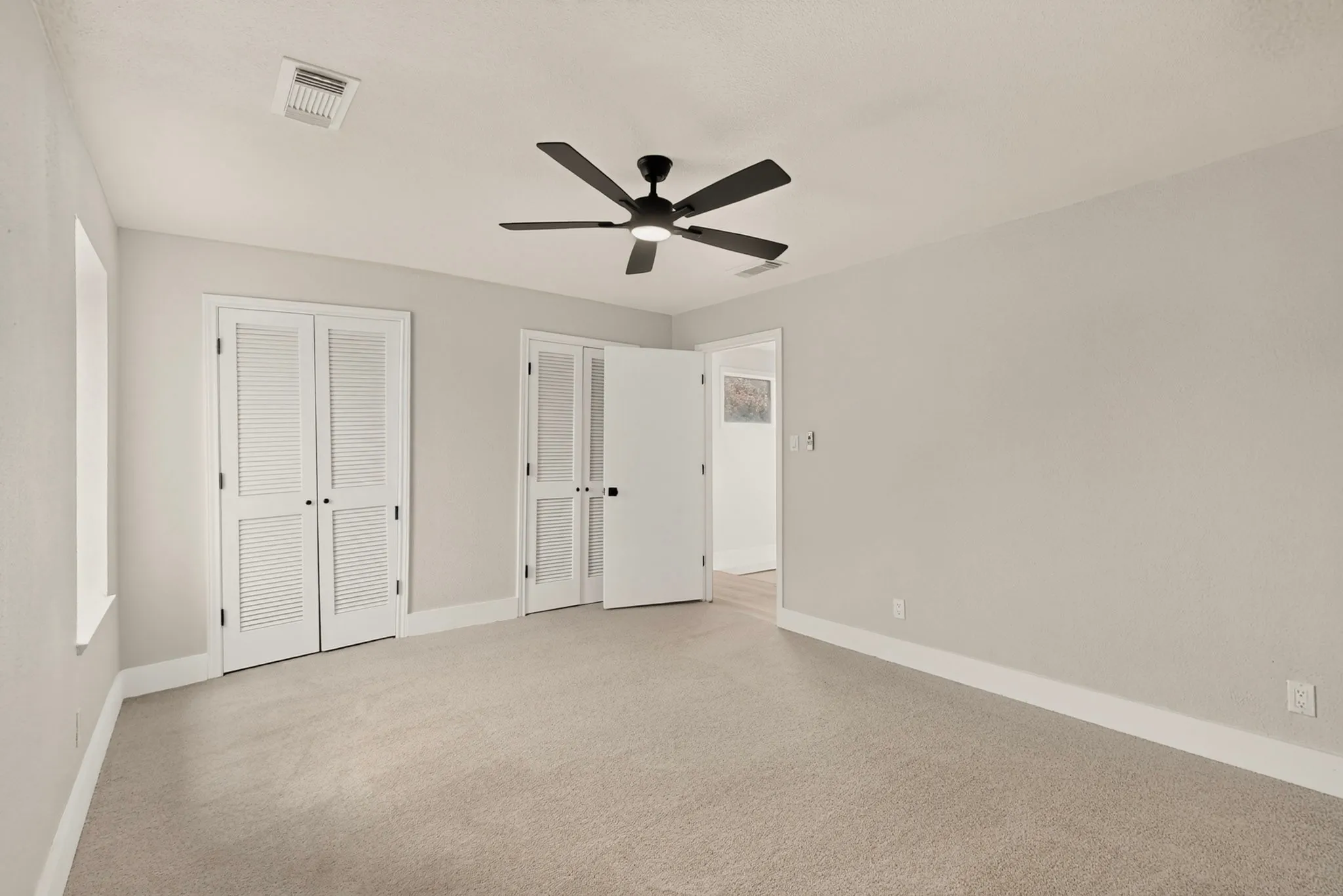 Single Family Residence For Sale in Denton County , 1331 San Antone Lane, Lewisville, Texas 75077, 5 Bedroom, 4 Bathroom, 2 Garage spaces, 2,863 Sqft, built in 1976, mls#21402645, Real Estate Agent in Lewisville, Homes For Sale in Denton county, Homes For Sale in Lewisville, Realtor in Lewisville Texas, Real Estate Brokerage Independent Realty Texas, Luminita Cordes Realtor