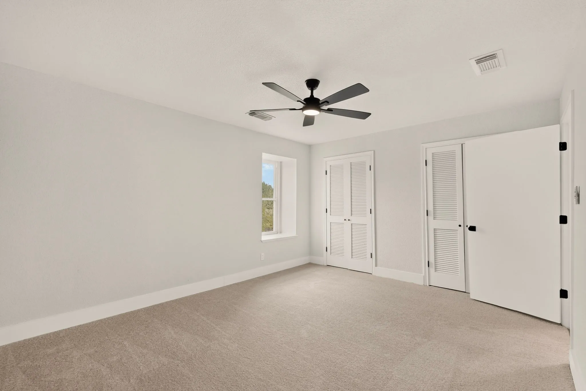 Single Family Residence For Sale in Denton County , 1331 San Antone Lane, Lewisville, Texas 75077, 5 Bedroom, 4 Bathroom, 2 Garage spaces, 2,863 Sqft, built in 1976, mls#21402645, Real Estate Agent in Lewisville, Homes For Sale in Denton county, Homes For Sale in Lewisville, Realtor in Lewisville Texas, Real Estate Brokerage Independent Realty Texas, Luminita Cordes Realtor