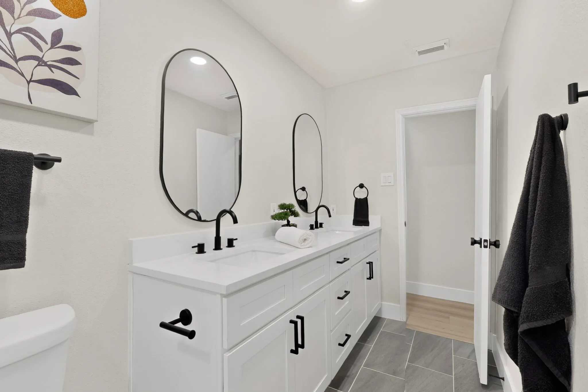 Single Family Residence For Sale in Denton County , 1331 San Antone Lane, Lewisville, Texas 75077, 5 Bedroom, 4 Bathroom, 2 Garage spaces, 2,863 Sqft, built in 1976, mls#21402645, Real Estate Agent in Lewisville, Homes For Sale in Denton county, Homes For Sale in Lewisville, Realtor in Lewisville Texas, Real Estate Brokerage Independent Realty Texas, Luminita Cordes Realtor