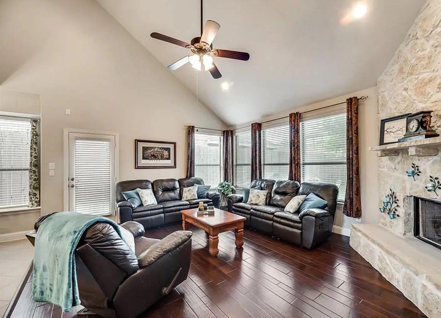 Single Family Residence For Rent in Tarrant County , 7043 Orion Drive, Grand Prairie, Texas 75054, 4 Bedroom, 3 Bathroom, 2 Garage spaces, 2,672 Sqft, built in 2006, mls#21402059, Real Estate Agent in Grand Prairie, Homes For Rent in Tarrant county, Homes For Rent in Grand Prairie, Realtor in Grand Prairie Texas, Real Estate Brokerage Independent Realty Texas, Luminita Cordes Realtor