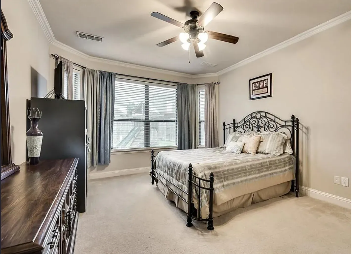 Single Family Residence For Rent in Tarrant County , 7043 Orion Drive, Grand Prairie, Texas 75054, 4 Bedroom, 3 Bathroom, 2 Garage spaces, 2,672 Sqft, built in 2006, mls#21402059, Real Estate Agent in Grand Prairie, Homes For Rent in Tarrant county, Homes For Rent in Grand Prairie, Realtor in Grand Prairie Texas, Real Estate Brokerage Independent Realty Texas, Luminita Cordes Realtor