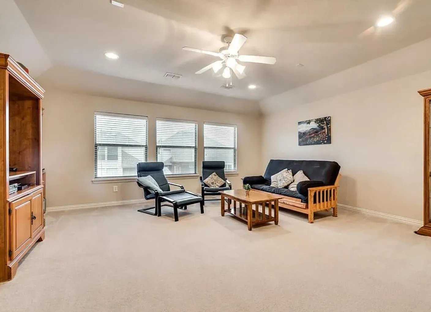 Single Family Residence For Rent in Tarrant County , 7043 Orion Drive, Grand Prairie, Texas 75054, 4 Bedroom, 3 Bathroom, 2 Garage spaces, 2,672 Sqft, built in 2006, mls#21402059, Real Estate Agent in Grand Prairie, Homes For Rent in Tarrant county, Homes For Rent in Grand Prairie, Realtor in Grand Prairie Texas, Real Estate Brokerage Independent Realty Texas, Luminita Cordes Realtor