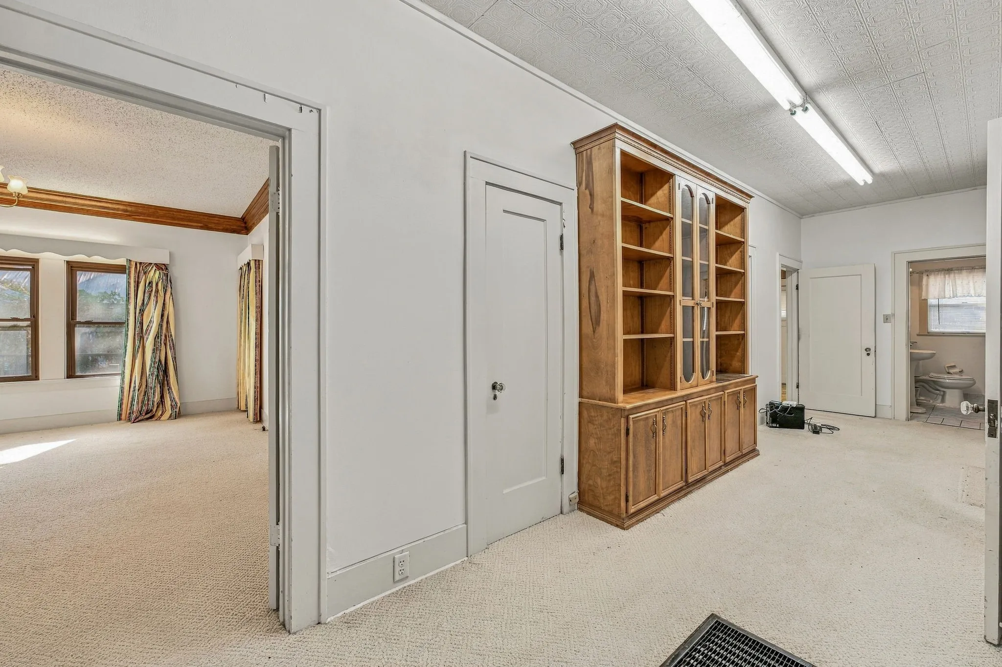 Single Family Residence For Sale in Young County , 924 4th Street, Graham, Texas 76450, 4 Bedroom, 2 Bathroom, 1 Garage spaces, 2,121 Sqft, built in 1955, mls#21399436, Real Estate Agent in Graham, Homes For Sale in Young county, Homes For Sale in Graham, Realtor in Graham Texas, Real Estate Brokerage Independent Realty Texas, Luminita Cordes Realtor