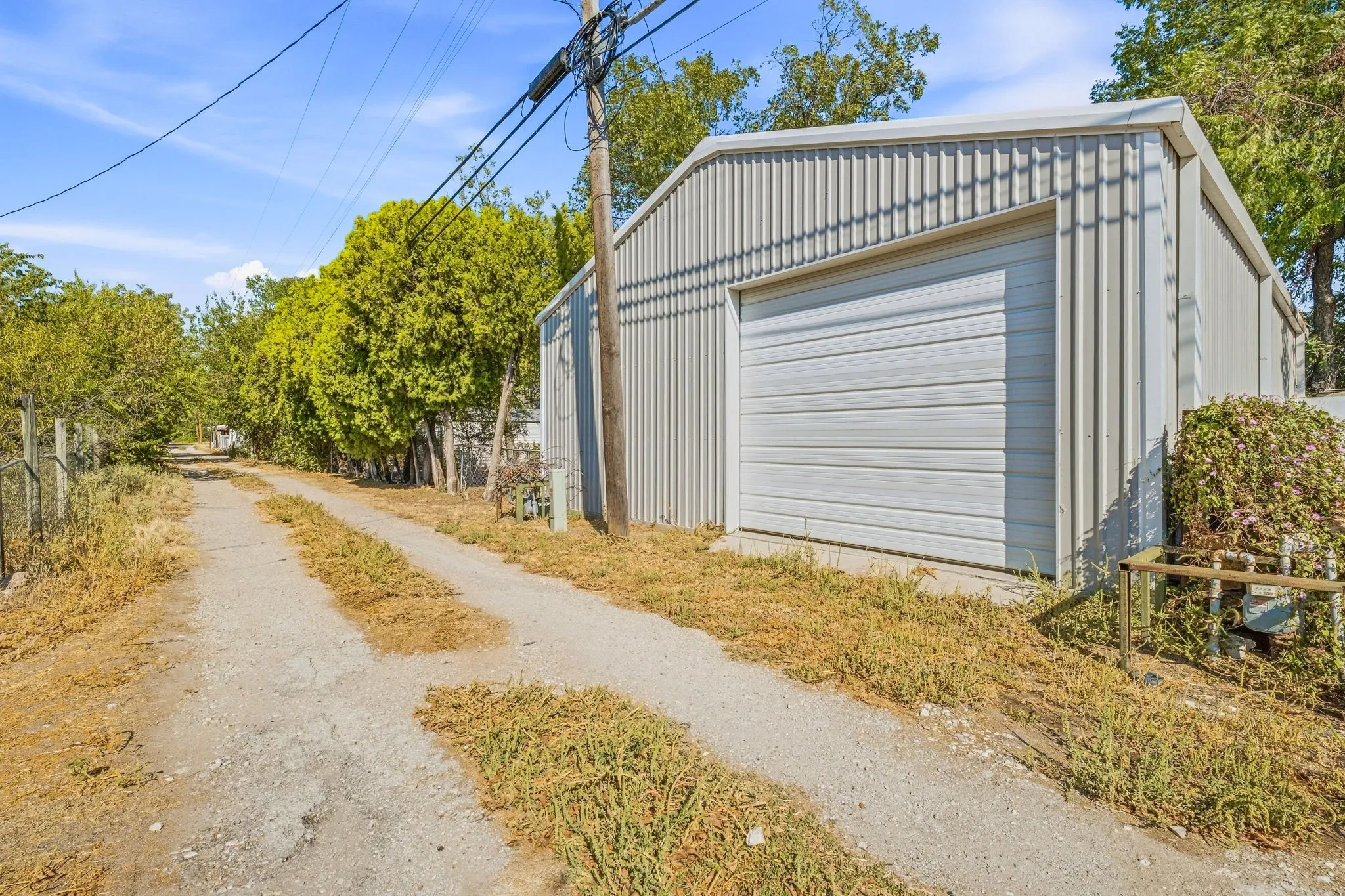 Single Family Residence For Sale in Young County , 924 4th Street, Graham, Texas 76450, 4 Bedroom, 2 Bathroom, 1 Garage spaces, 2,121 Sqft, built in 1955, mls#21399436, Real Estate Agent in Graham, Homes For Sale in Young county, Homes For Sale in Graham, Realtor in Graham Texas, Real Estate Brokerage Independent Realty Texas, Luminita Cordes Realtor