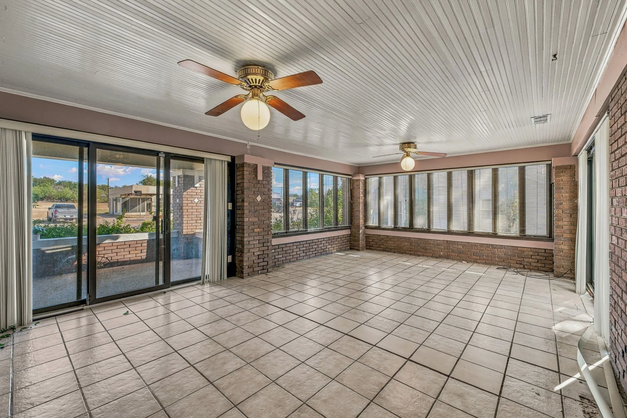 Single Family Residence For Sale in Young County , 924 4th Street, Graham, Texas 76450, 4 Bedroom, 2 Bathroom, 1 Garage spaces, 2,121 Sqft, built in 1955, mls#21399436, Real Estate Agent in Graham, Homes For Sale in Young county, Homes For Sale in Graham, Realtor in Graham Texas, Real Estate Brokerage Independent Realty Texas, Luminita Cordes Realtor