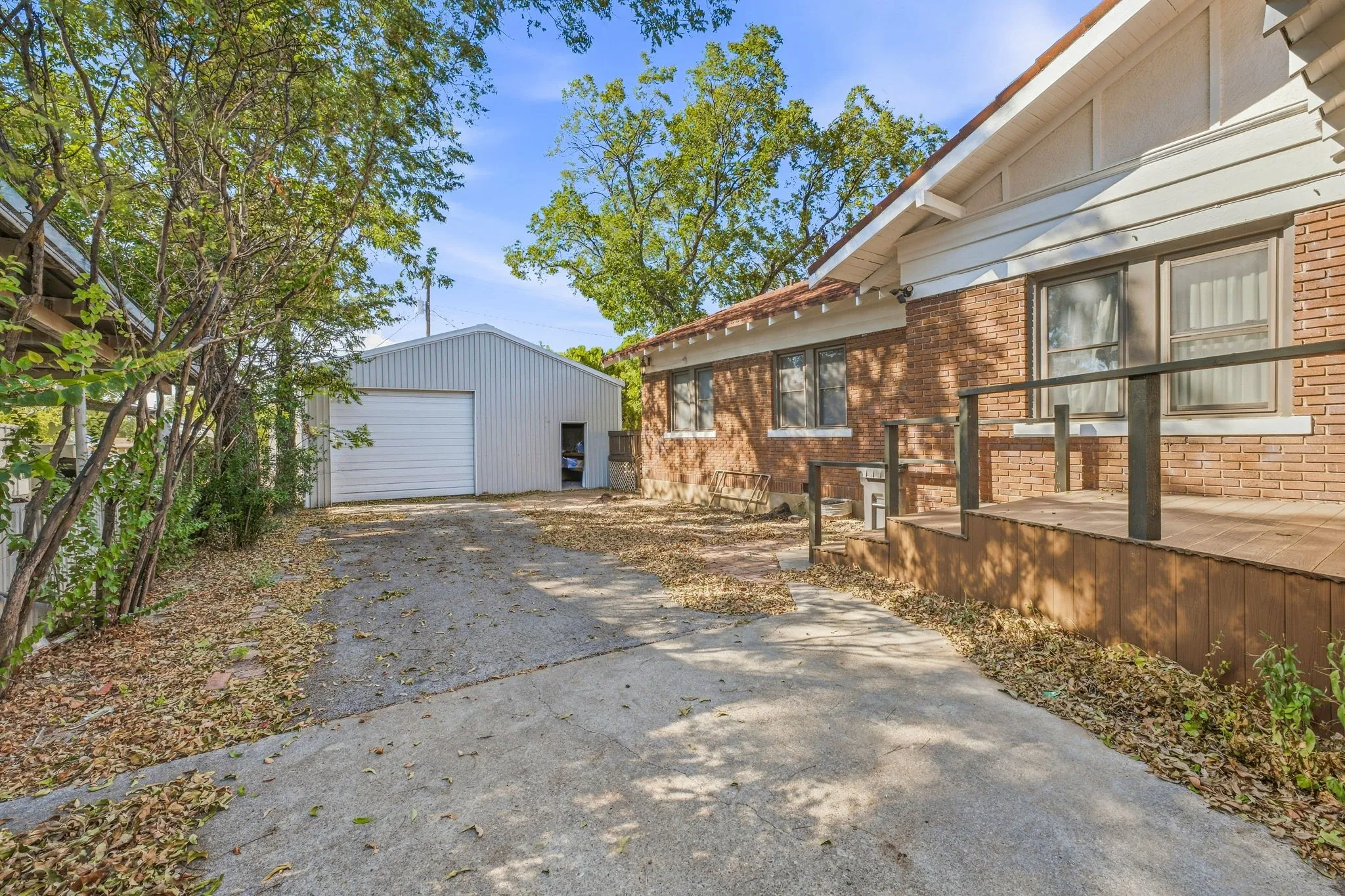 Single Family Residence For Sale in Young County , 924 4th Street, Graham, Texas 76450, 4 Bedroom, 2 Bathroom, 1 Garage spaces, 2,121 Sqft, built in 1955, mls#21399436, Real Estate Agent in Graham, Homes For Sale in Young county, Homes For Sale in Graham, Realtor in Graham Texas, Real Estate Brokerage Independent Realty Texas, Luminita Cordes Realtor