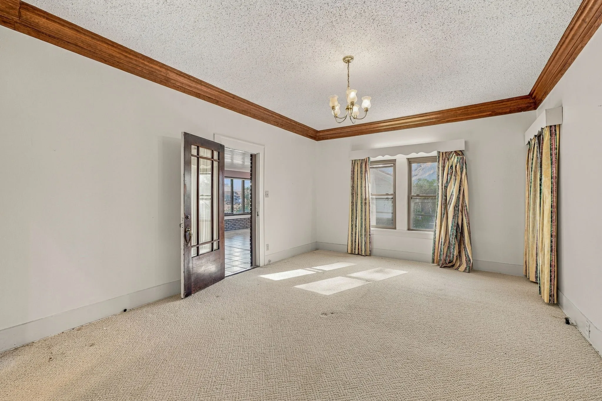 Single Family Residence For Sale in Young County , 924 4th Street, Graham, Texas 76450, 4 Bedroom, 2 Bathroom, 1 Garage spaces, 2,121 Sqft, built in 1955, mls#21399436, Real Estate Agent in Graham, Homes For Sale in Young county, Homes For Sale in Graham, Realtor in Graham Texas, Real Estate Brokerage Independent Realty Texas, Luminita Cordes Realtor