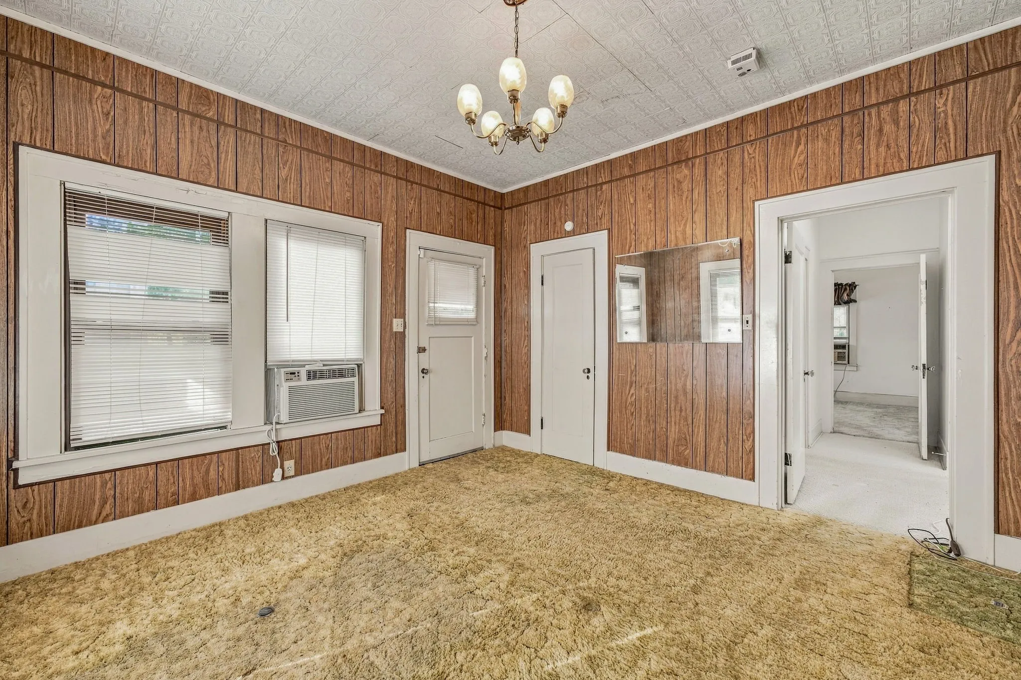 Single Family Residence For Sale in Young County , 924 4th Street, Graham, Texas 76450, 4 Bedroom, 2 Bathroom, 1 Garage spaces, 2,121 Sqft, built in 1955, mls#21399436, Real Estate Agent in Graham, Homes For Sale in Young county, Homes For Sale in Graham, Realtor in Graham Texas, Real Estate Brokerage Independent Realty Texas, Luminita Cordes Realtor