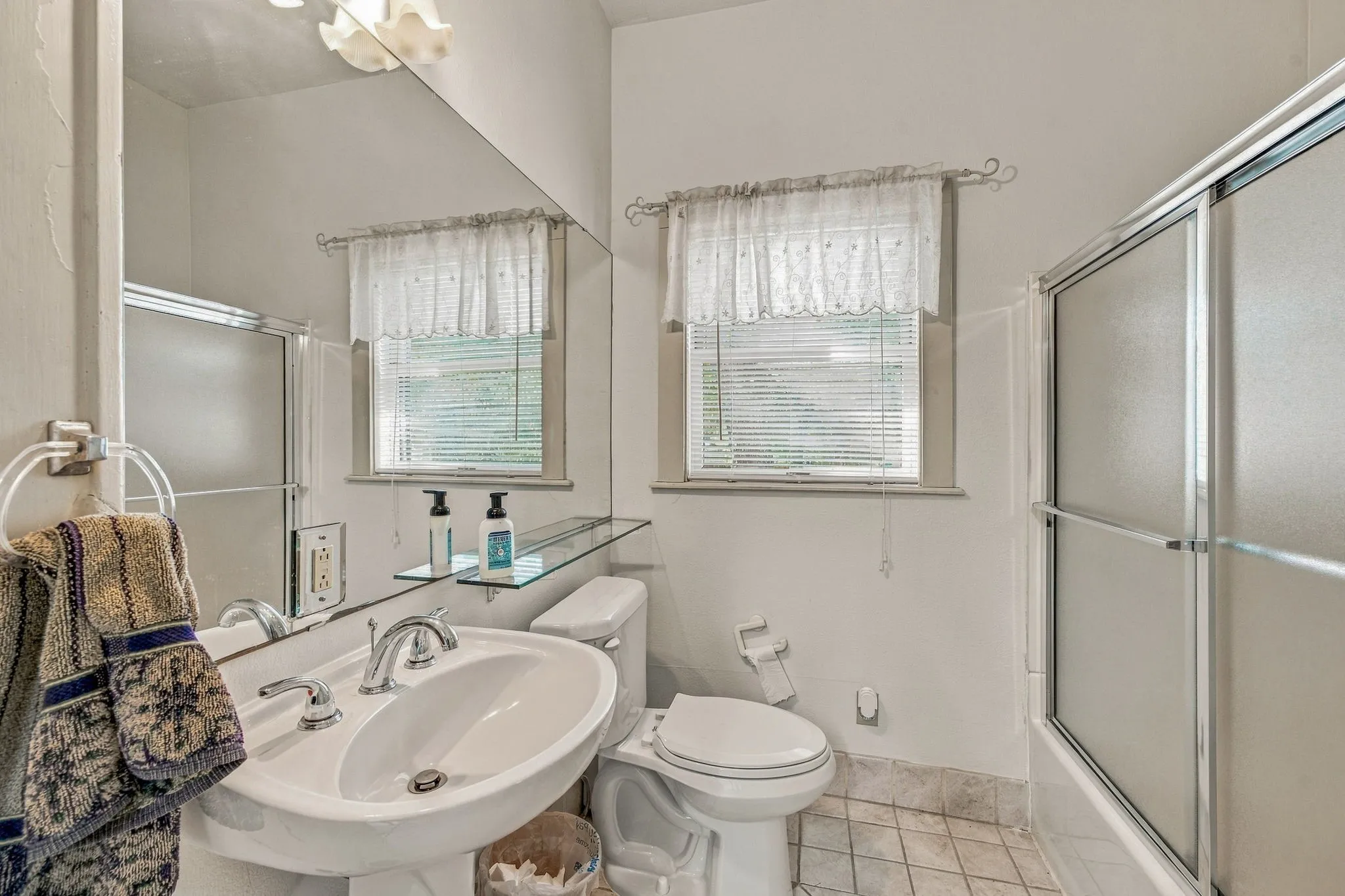 Single Family Residence For Sale in Young County , 924 4th Street, Graham, Texas 76450, 4 Bedroom, 2 Bathroom, 1 Garage spaces, 2,121 Sqft, built in 1955, mls#21399436, Real Estate Agent in Graham, Homes For Sale in Young county, Homes For Sale in Graham, Realtor in Graham Texas, Real Estate Brokerage Independent Realty Texas, Luminita Cordes Realtor