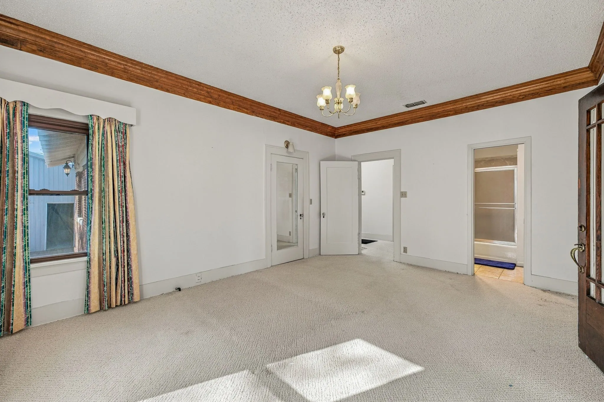 Single Family Residence For Sale in Young County , 924 4th Street, Graham, Texas 76450, 4 Bedroom, 2 Bathroom, 1 Garage spaces, 2,121 Sqft, built in 1955, mls#21399436, Real Estate Agent in Graham, Homes For Sale in Young county, Homes For Sale in Graham, Realtor in Graham Texas, Real Estate Brokerage Independent Realty Texas, Luminita Cordes Realtor