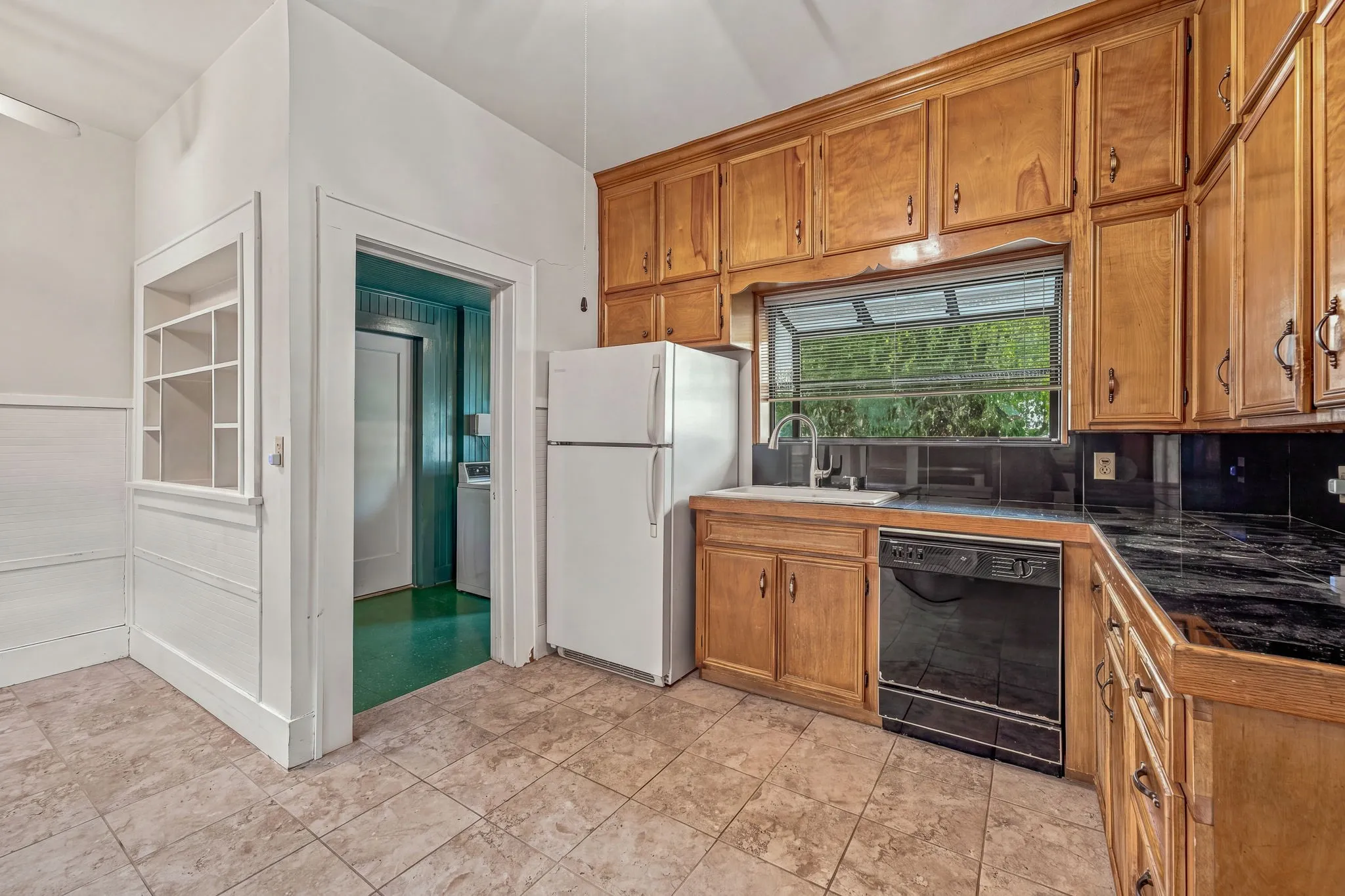 Single Family Residence For Sale in Young County , 924 4th Street, Graham, Texas 76450, 4 Bedroom, 2 Bathroom, 1 Garage spaces, 2,121 Sqft, built in 1955, mls#21399436, Real Estate Agent in Graham, Homes For Sale in Young county, Homes For Sale in Graham, Realtor in Graham Texas, Real Estate Brokerage Independent Realty Texas, Luminita Cordes Realtor