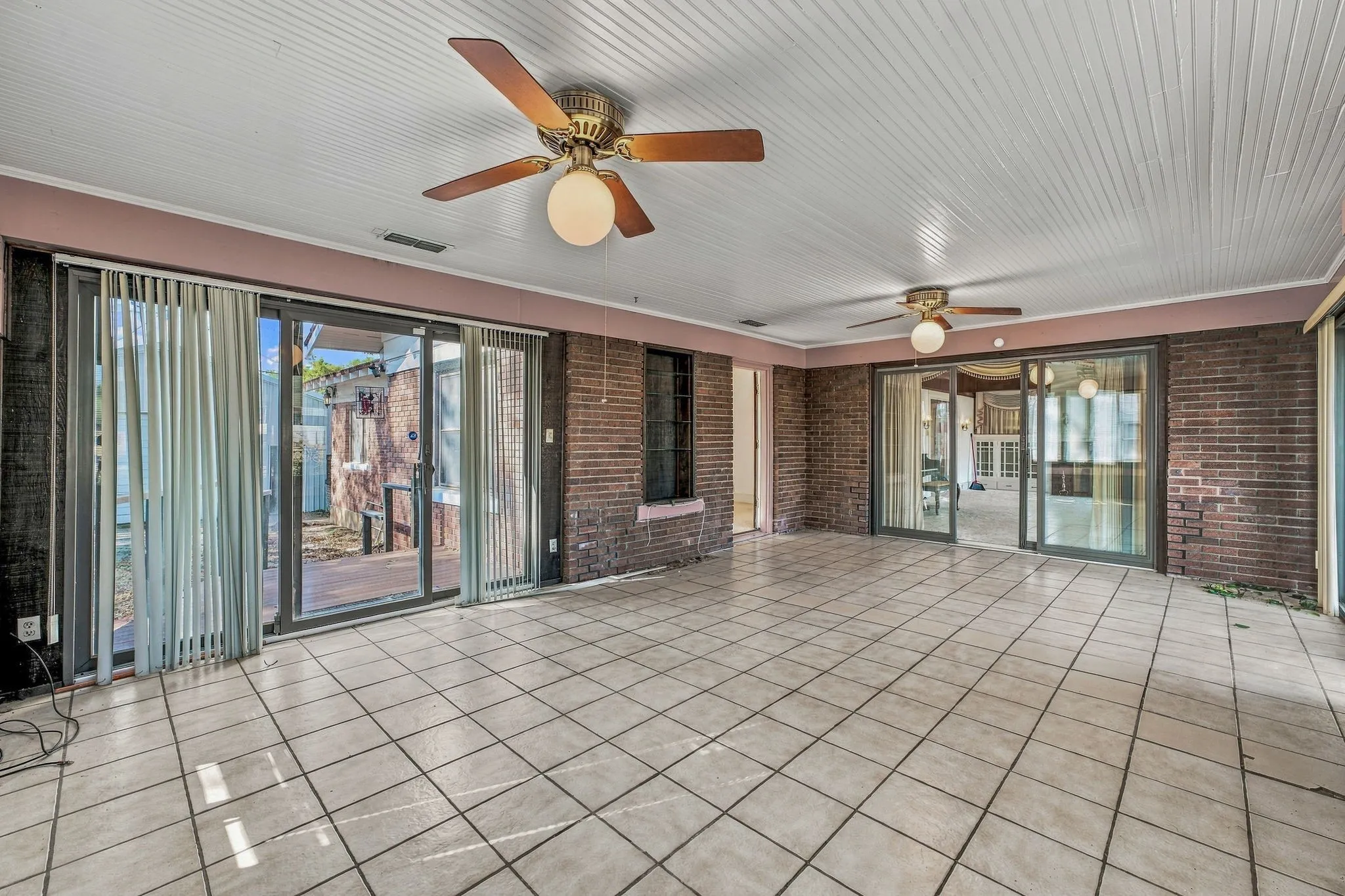 Single Family Residence For Sale in Young County , 924 4th Street, Graham, Texas 76450, 4 Bedroom, 2 Bathroom, 1 Garage spaces, 2,121 Sqft, built in 1955, mls#21399436, Real Estate Agent in Graham, Homes For Sale in Young county, Homes For Sale in Graham, Realtor in Graham Texas, Real Estate Brokerage Independent Realty Texas, Luminita Cordes Realtor