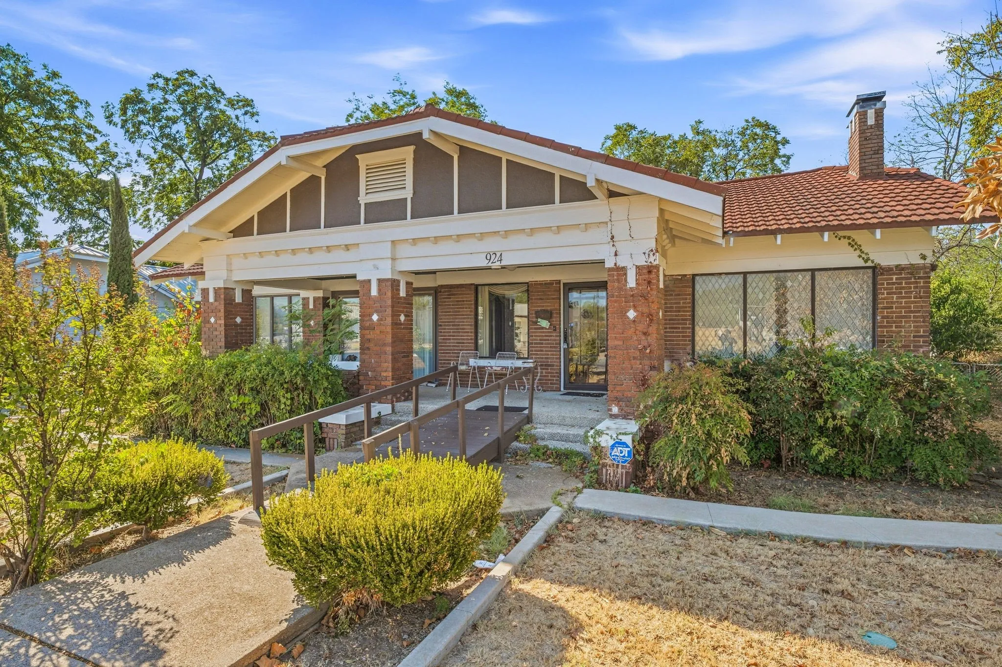 Single Family Residence For Sale in Young County , 924 4th Street, Graham, Texas 76450, 4 Bedroom, 2 Bathroom, 1 Garage spaces, 2,121 Sqft, built in 1955, mls#21399436, Real Estate Agent in Graham, Homes For Sale in Young county, Homes For Sale in Graham, Realtor in Graham Texas, Real Estate Brokerage Independent Realty Texas, Luminita Cordes Realtor