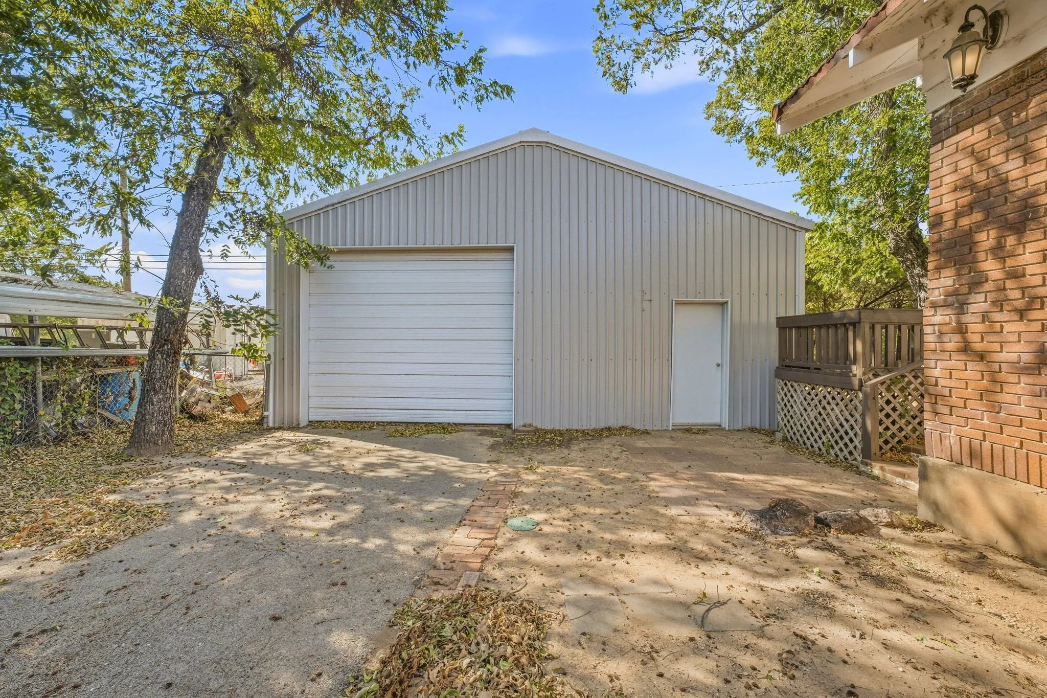 Single Family Residence For Sale in Young County , 924 4th Street, Graham, Texas 76450, 4 Bedroom, 2 Bathroom, 1 Garage spaces, 2,121 Sqft, built in 1955, mls#21399436, Real Estate Agent in Graham, Homes For Sale in Young county, Homes For Sale in Graham, Realtor in Graham Texas, Real Estate Brokerage Independent Realty Texas, Luminita Cordes Realtor
