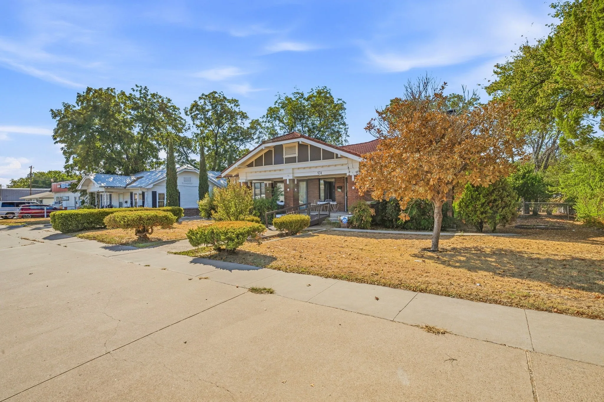 Single Family Residence For Sale in Young County , 924 4th Street, Graham, Texas 76450, 4 Bedroom, 2 Bathroom, 1 Garage spaces, 2,121 Sqft, built in 1955, mls#21399436, Real Estate Agent in Graham, Homes For Sale in Young county, Homes For Sale in Graham, Realtor in Graham Texas, Real Estate Brokerage Independent Realty Texas, Luminita Cordes Realtor