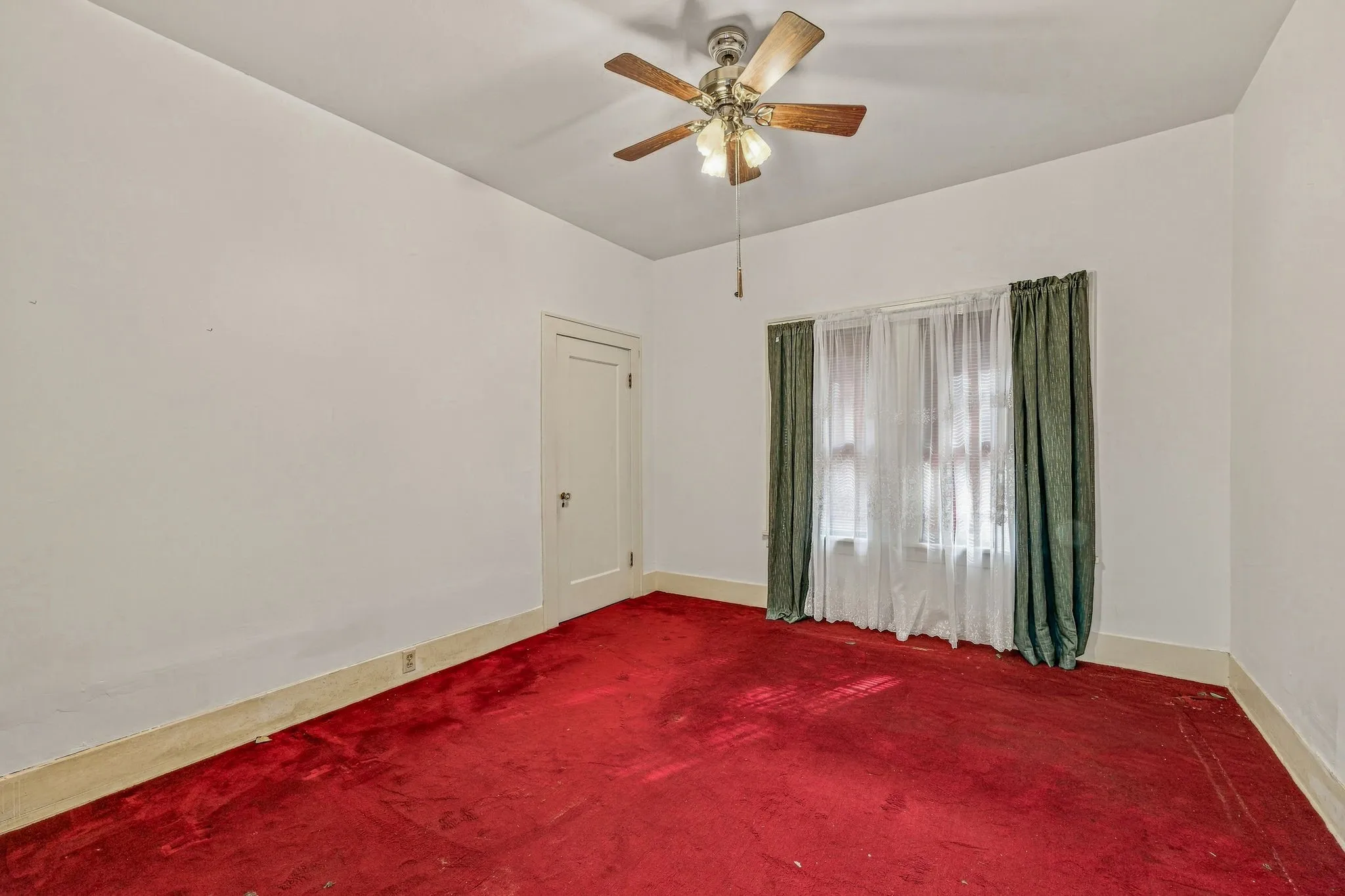 Single Family Residence For Sale in Young County , 924 4th Street, Graham, Texas 76450, 4 Bedroom, 2 Bathroom, 1 Garage spaces, 2,121 Sqft, built in 1955, mls#21399436, Real Estate Agent in Graham, Homes For Sale in Young county, Homes For Sale in Graham, Realtor in Graham Texas, Real Estate Brokerage Independent Realty Texas, Luminita Cordes Realtor