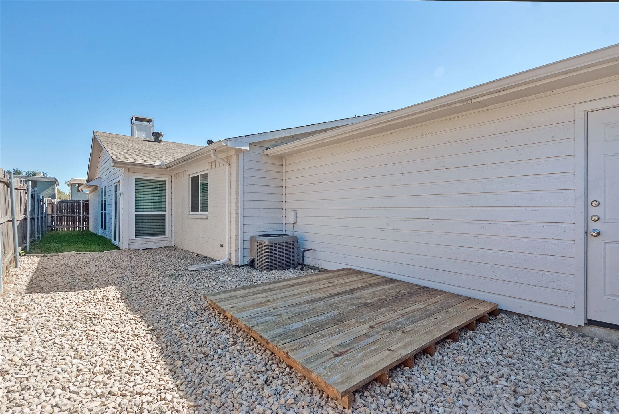 Duplex For Rent in Dallas County , 6490 Argo Street, Dallas, Texas 75214, 2 Bedroom, 2 Bathroom, 1 Garage spaces, 1,090 Sqft, built in 1983, mls#21402692, Real Estate Agent in Dallas, Homes For Rent in Dallas county, Homes For Rent in Dallas, Realtor in Dallas Texas, Real Estate Brokerage Independent Realty Texas, Luminita Cordes Realtor
