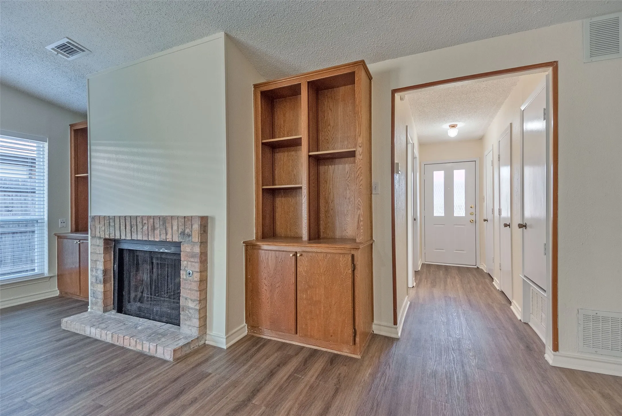 Duplex For Rent in Dallas County , 6490 Argo Street, Dallas, Texas 75214, 2 Bedroom, 2 Bathroom, 1 Garage spaces, 1,090 Sqft, built in 1983, mls#21402692, Real Estate Agent in Dallas, Homes For Rent in Dallas county, Homes For Rent in Dallas, Realtor in Dallas Texas, Real Estate Brokerage Independent Realty Texas, Luminita Cordes Realtor