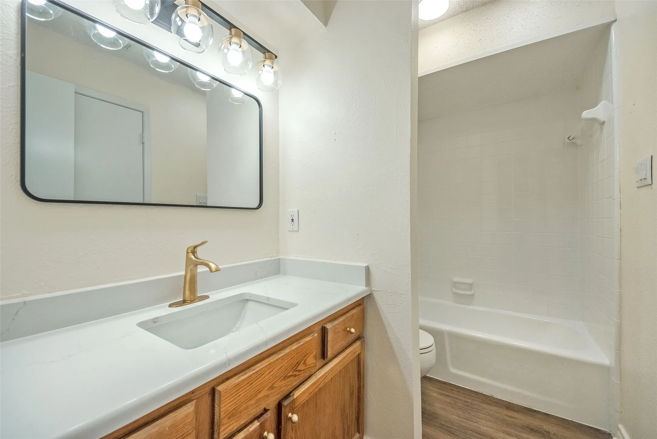 Duplex For Rent in Dallas County , 6490 Argo Street, Dallas, Texas 75214, 2 Bedroom, 2 Bathroom, 1 Garage spaces, 1,090 Sqft, built in 1983, mls#21402692, Real Estate Agent in Dallas, Homes For Rent in Dallas county, Homes For Rent in Dallas, Realtor in Dallas Texas, Real Estate Brokerage Independent Realty Texas, Luminita Cordes Realtor
