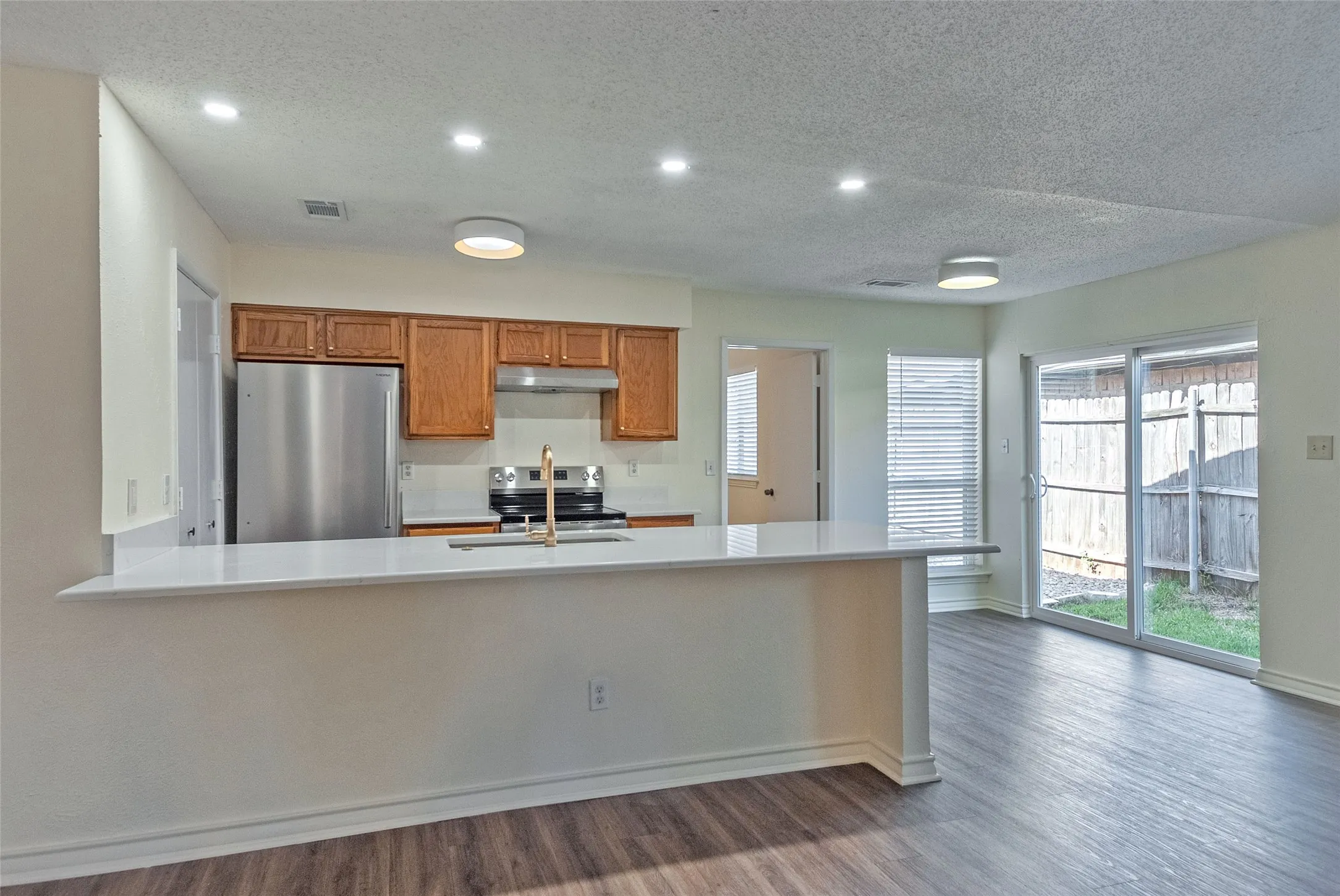 Duplex For Rent in Dallas County , 6490 Argo Street, Dallas, Texas 75214, 2 Bedroom, 2 Bathroom, 1 Garage spaces, 1,090 Sqft, built in 1983, mls#21402692, Real Estate Agent in Dallas, Homes For Rent in Dallas county, Homes For Rent in Dallas, Realtor in Dallas Texas, Real Estate Brokerage Independent Realty Texas, Luminita Cordes Realtor