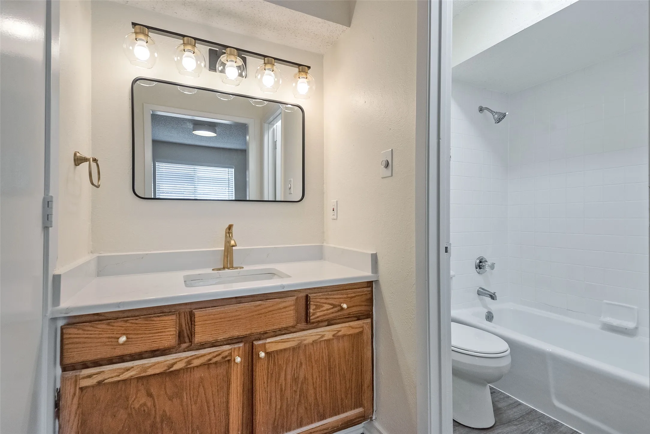 Duplex For Rent in Dallas County , 6490 Argo Street, Dallas, Texas 75214, 2 Bedroom, 2 Bathroom, 1 Garage spaces, 1,090 Sqft, built in 1983, mls#21402692, Real Estate Agent in Dallas, Homes For Rent in Dallas county, Homes For Rent in Dallas, Realtor in Dallas Texas, Real Estate Brokerage Independent Realty Texas, Luminita Cordes Realtor