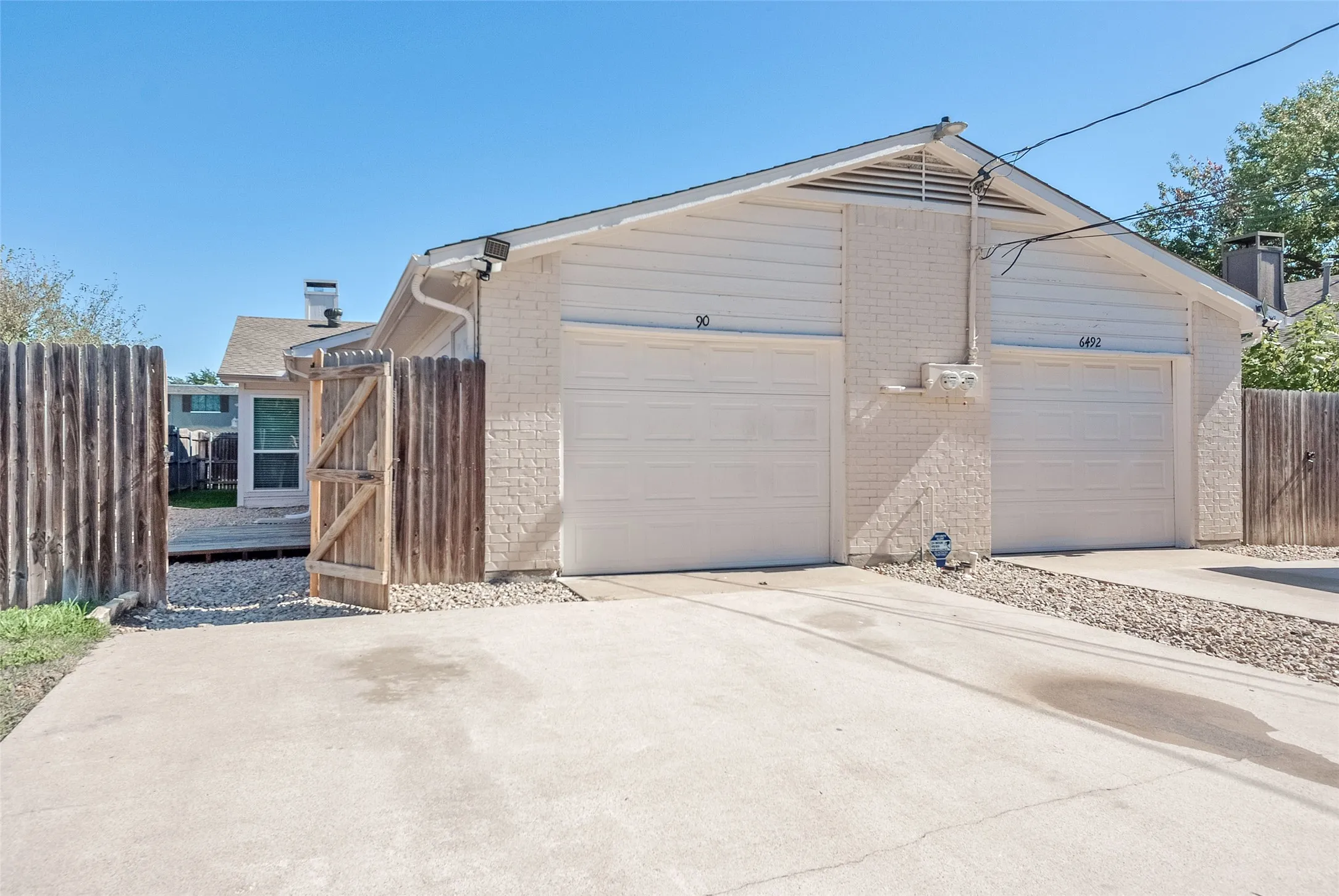 Duplex For Rent in Dallas County , 6490 Argo Street, Dallas, Texas 75214, 2 Bedroom, 2 Bathroom, 1 Garage spaces, 1,090 Sqft, built in 1983, mls#21402692, Real Estate Agent in Dallas, Homes For Rent in Dallas county, Homes For Rent in Dallas, Realtor in Dallas Texas, Real Estate Brokerage Independent Realty Texas, Luminita Cordes Realtor