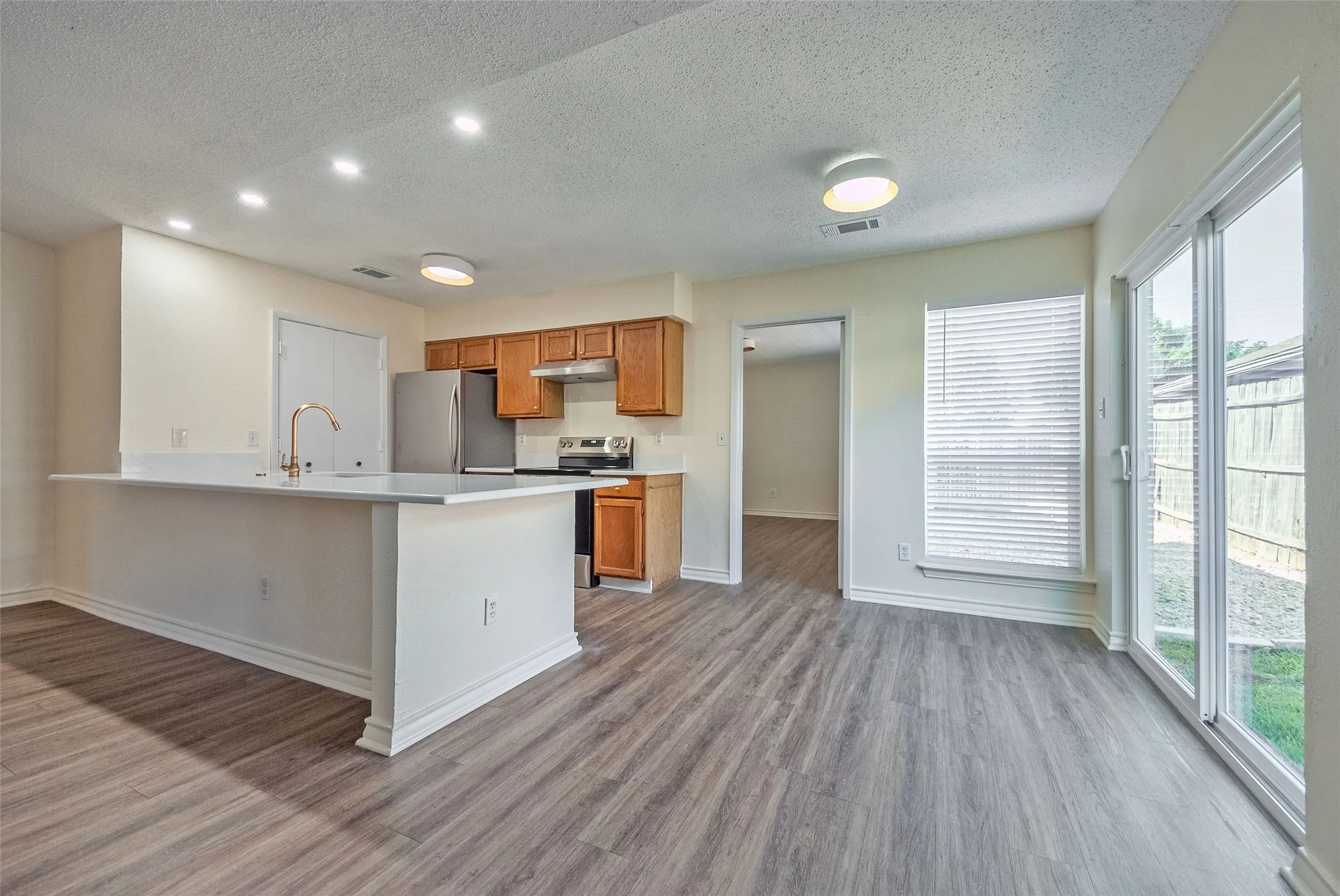 Duplex For Rent in Dallas County , 6490 Argo Street, Dallas, Texas 75214, 2 Bedroom, 2 Bathroom, 1 Garage spaces, 1,090 Sqft, built in 1983, mls#21402692, Real Estate Agent in Dallas, Homes For Rent in Dallas county, Homes For Rent in Dallas, Realtor in Dallas Texas, Real Estate Brokerage Independent Realty Texas, Luminita Cordes Realtor