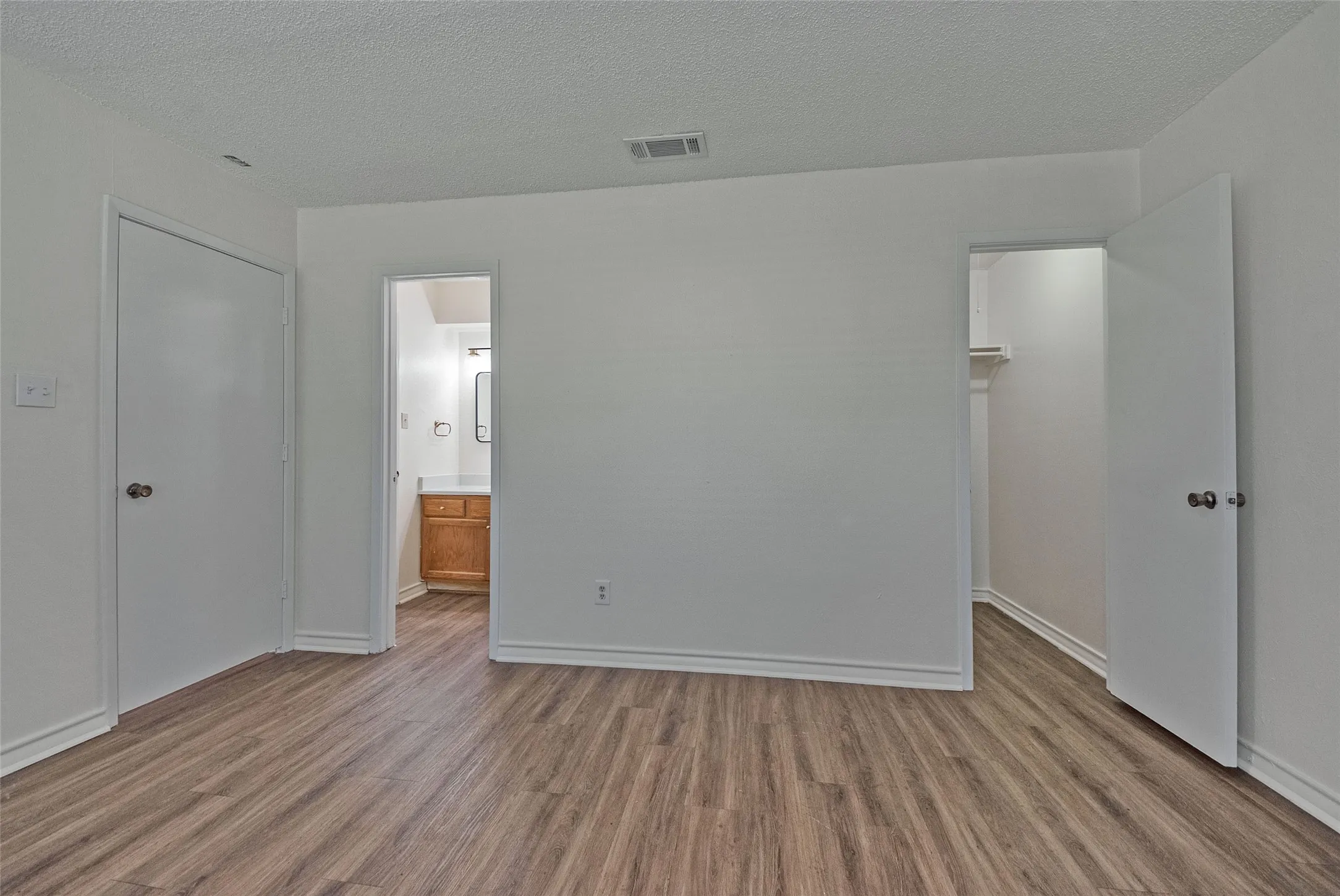 Duplex For Rent in Dallas County , 6490 Argo Street, Dallas, Texas 75214, 2 Bedroom, 2 Bathroom, 1 Garage spaces, 1,090 Sqft, built in 1983, mls#21402692, Real Estate Agent in Dallas, Homes For Rent in Dallas county, Homes For Rent in Dallas, Realtor in Dallas Texas, Real Estate Brokerage Independent Realty Texas, Luminita Cordes Realtor