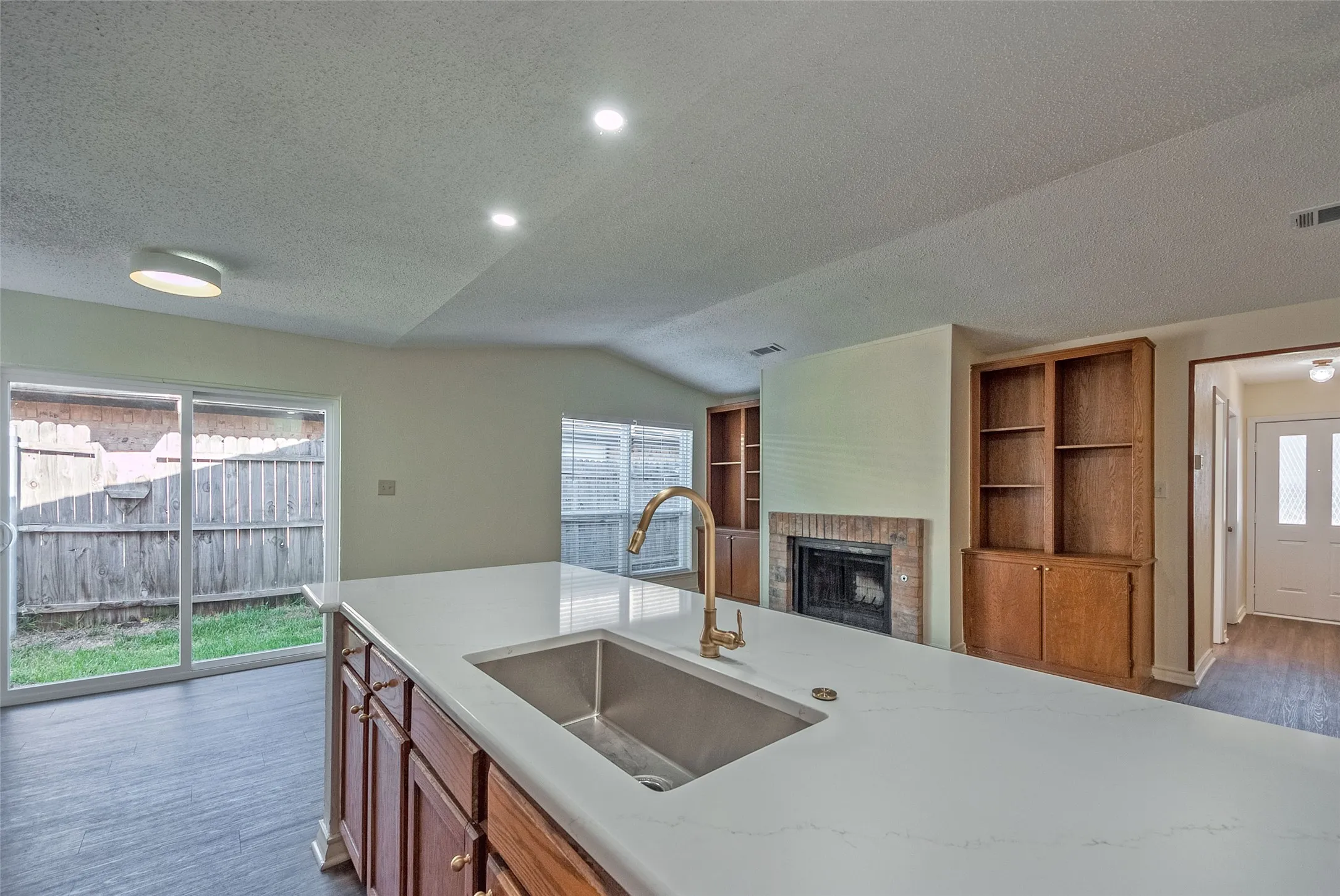 Duplex For Rent in Dallas County , 6490 Argo Street, Dallas, Texas 75214, 2 Bedroom, 2 Bathroom, 1 Garage spaces, 1,090 Sqft, built in 1983, mls#21402692, Real Estate Agent in Dallas, Homes For Rent in Dallas county, Homes For Rent in Dallas, Realtor in Dallas Texas, Real Estate Brokerage Independent Realty Texas, Luminita Cordes Realtor