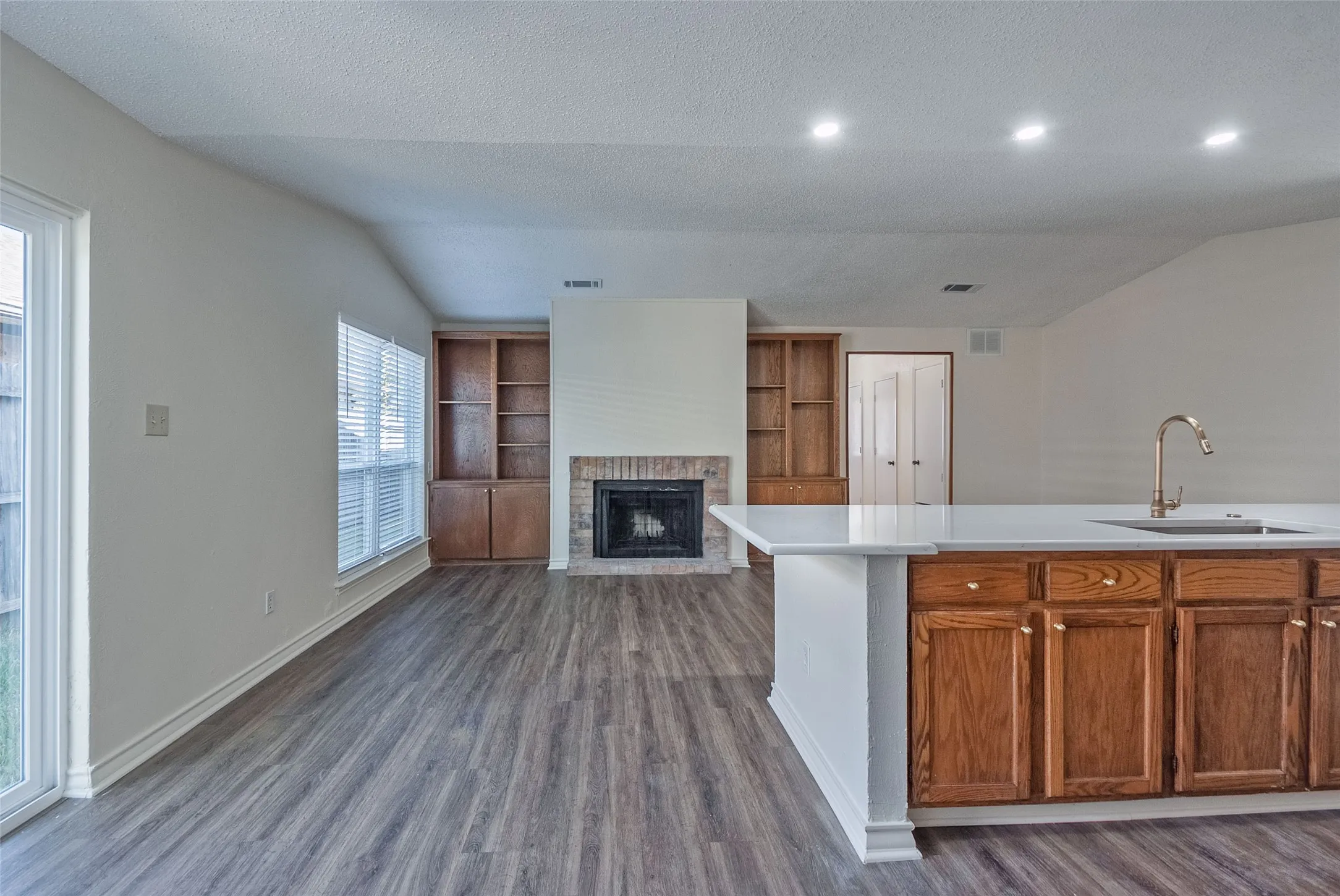 Duplex For Rent in Dallas County , 6490 Argo Street, Dallas, Texas 75214, 2 Bedroom, 2 Bathroom, 1 Garage spaces, 1,090 Sqft, built in 1983, mls#21402692, Real Estate Agent in Dallas, Homes For Rent in Dallas county, Homes For Rent in Dallas, Realtor in Dallas Texas, Real Estate Brokerage Independent Realty Texas, Luminita Cordes Realtor