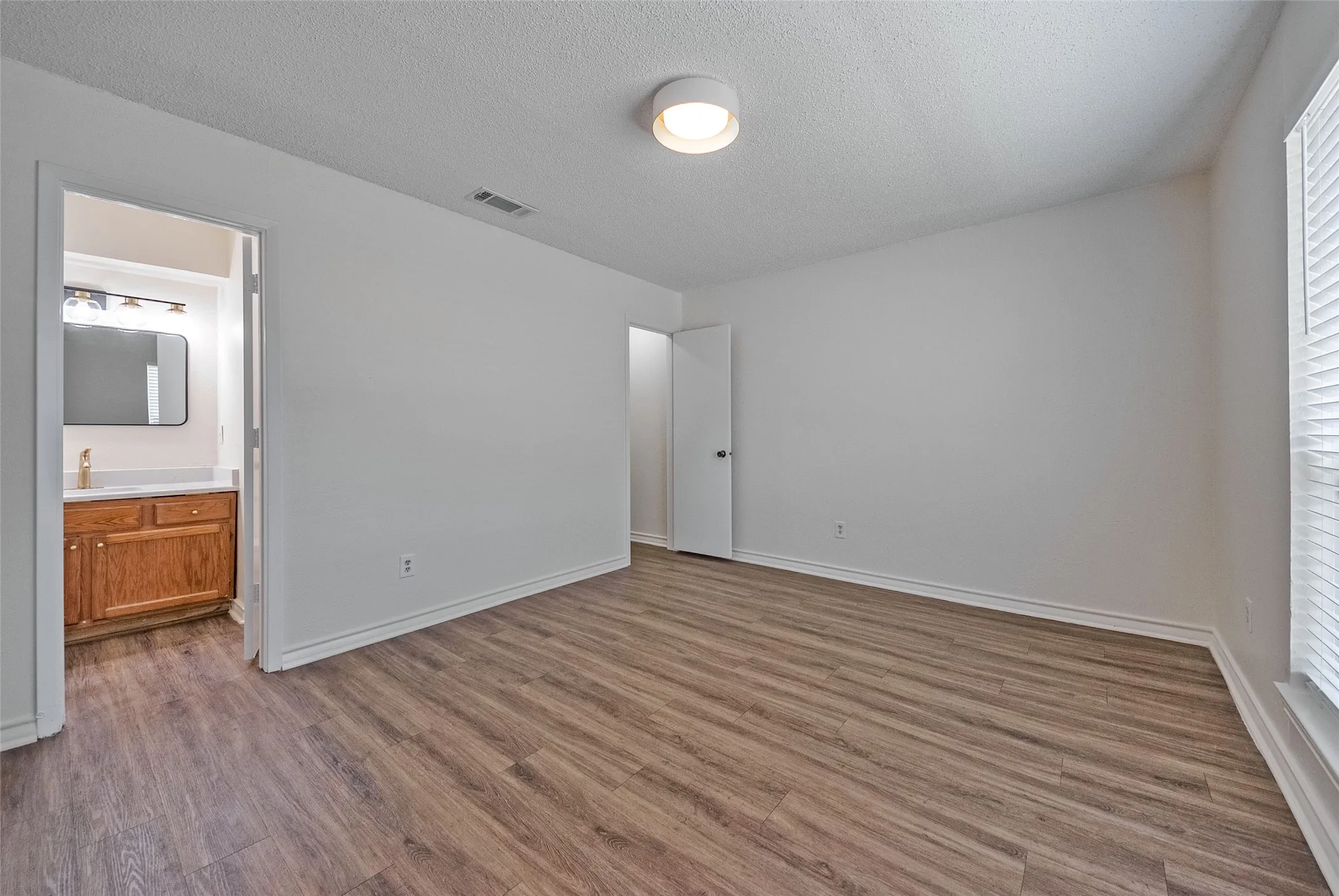 Duplex For Rent in Dallas County , 6490 Argo Street, Dallas, Texas 75214, 2 Bedroom, 2 Bathroom, 1 Garage spaces, 1,090 Sqft, built in 1983, mls#21402692, Real Estate Agent in Dallas, Homes For Rent in Dallas county, Homes For Rent in Dallas, Realtor in Dallas Texas, Real Estate Brokerage Independent Realty Texas, Luminita Cordes Realtor