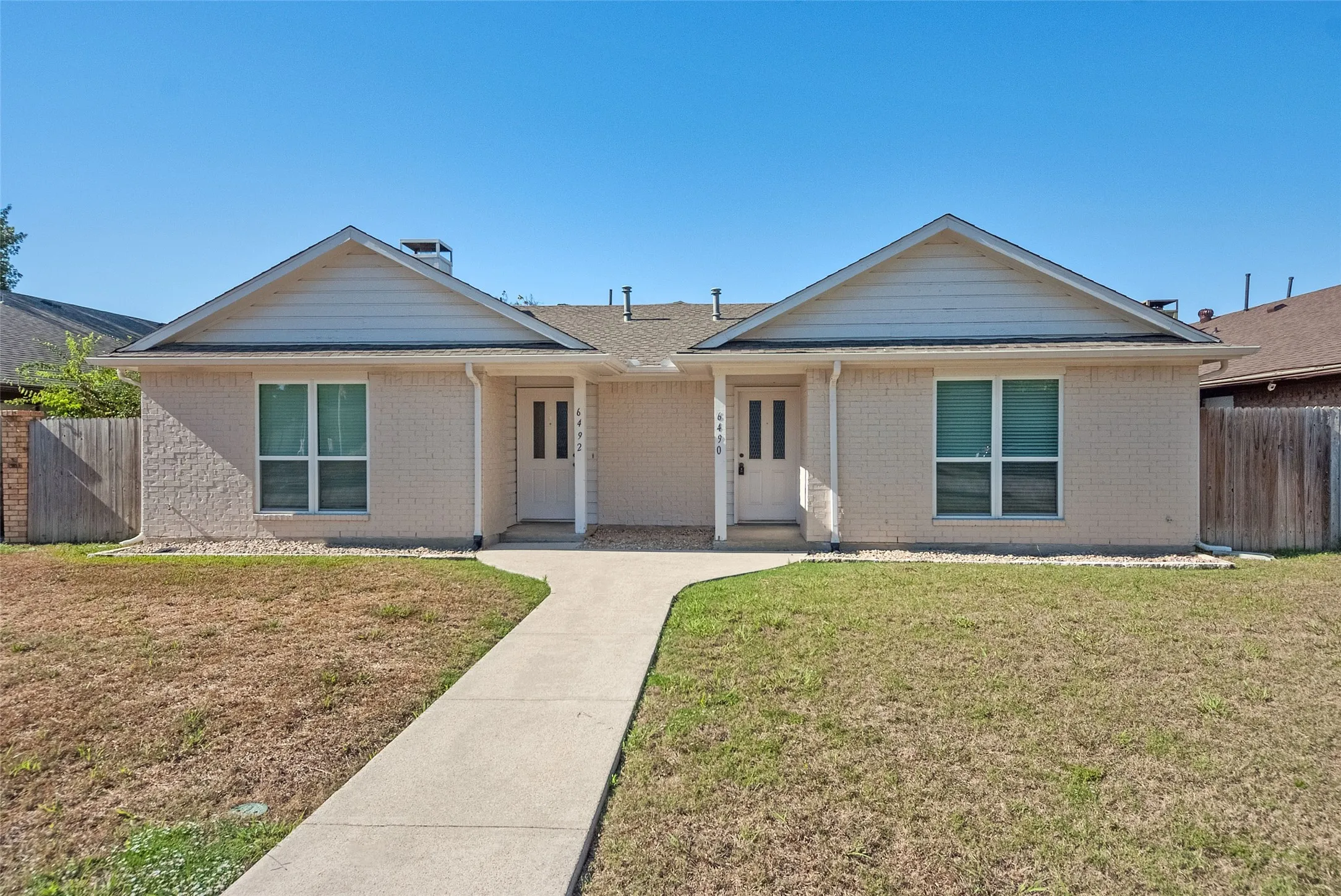 Duplex For Rent in Dallas County , 6490 Argo Street, Dallas, Texas 75214, 2 Bedroom, 2 Bathroom, 1 Garage spaces, 1,090 Sqft, built in 1983, mls#21402692, Real Estate Agent in Dallas, Homes For Rent in Dallas county, Homes For Rent in Dallas, Realtor in Dallas Texas, Real Estate Brokerage Independent Realty Texas, Luminita Cordes Realtor