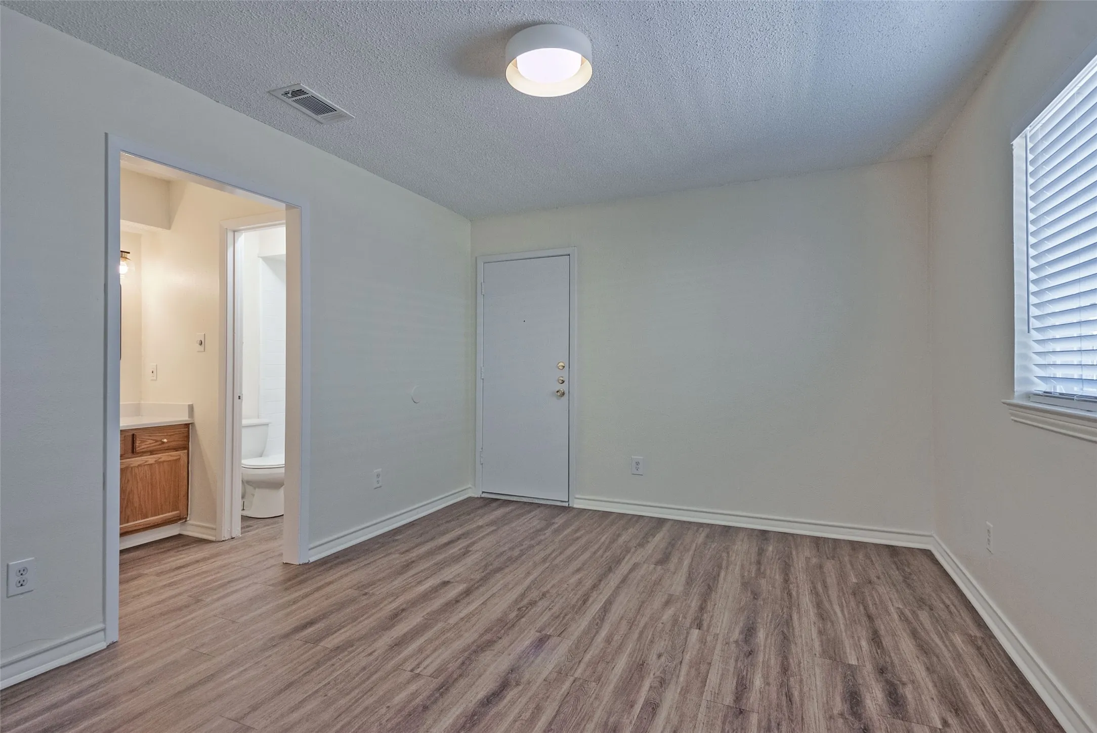Duplex For Rent in Dallas County , 6490 Argo Street, Dallas, Texas 75214, 2 Bedroom, 2 Bathroom, 1 Garage spaces, 1,090 Sqft, built in 1983, mls#21402692, Real Estate Agent in Dallas, Homes For Rent in Dallas county, Homes For Rent in Dallas, Realtor in Dallas Texas, Real Estate Brokerage Independent Realty Texas, Luminita Cordes Realtor