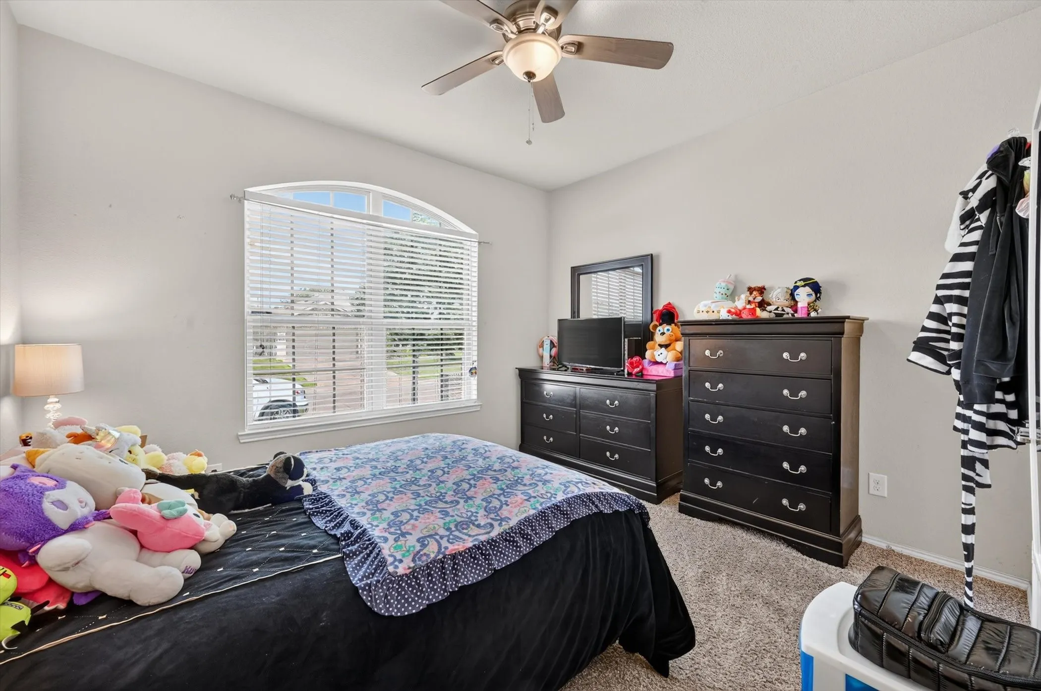Single Family Residence For Sale in Tarrant County , 1332 Foxglove Lane, Burleson, Texas 76028, 5 Bedroom, 3 Bathroom, 2 Garage spaces, 2,942 Sqft, built in 2016, mls#21402681, Real Estate Agent in Burleson, Homes For Sale in Tarrant county, Homes For Sale in Burleson, Realtor in Burleson Texas, Real Estate Brokerage Independent Realty Texas, Luminita Cordes Realtor