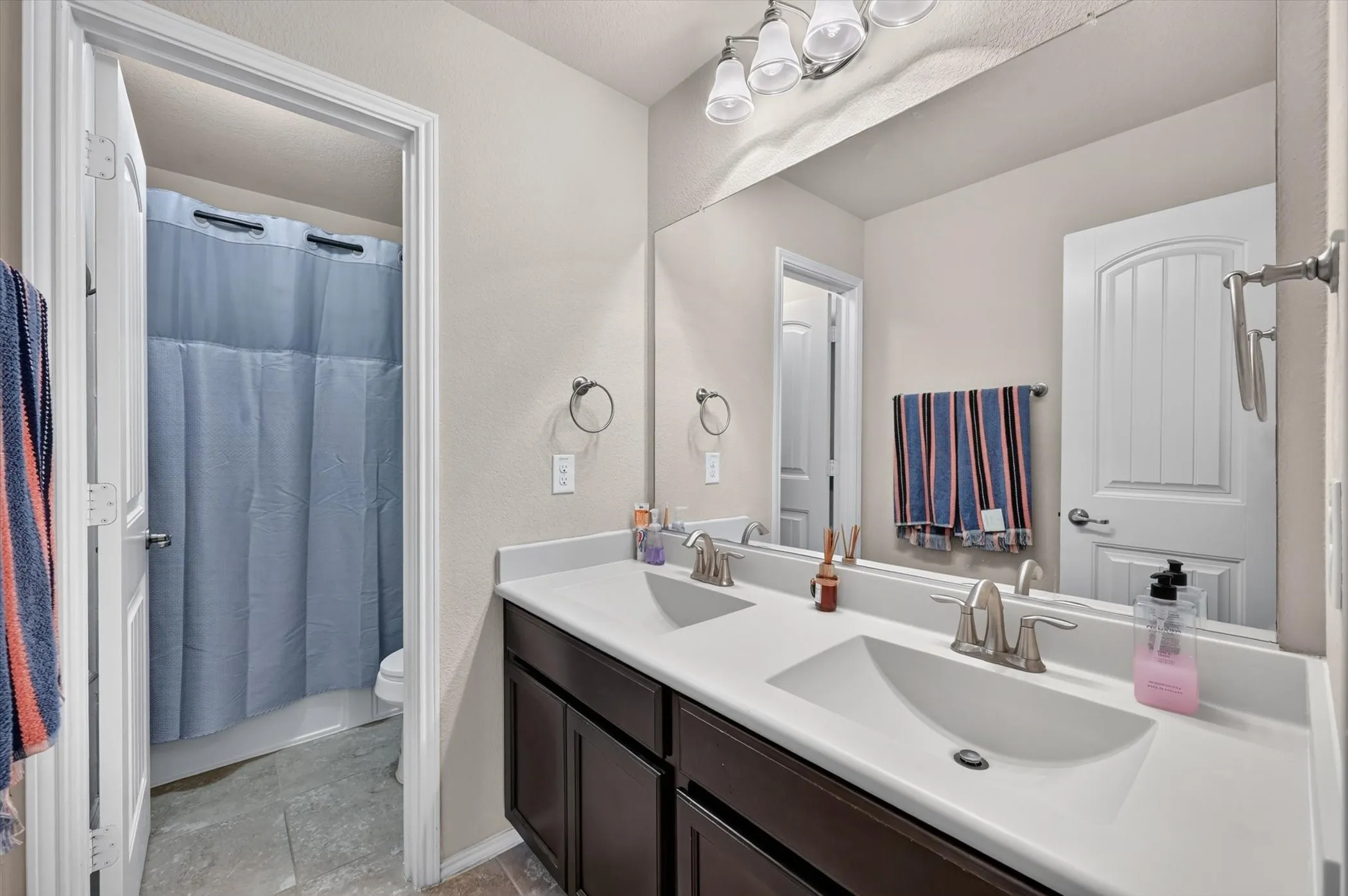 Single Family Residence For Sale in Tarrant County , 1332 Foxglove Lane, Burleson, Texas 76028, 5 Bedroom, 3 Bathroom, 2 Garage spaces, 2,942 Sqft, built in 2016, mls#21402681, Real Estate Agent in Burleson, Homes For Sale in Tarrant county, Homes For Sale in Burleson, Realtor in Burleson Texas, Real Estate Brokerage Independent Realty Texas, Luminita Cordes Realtor