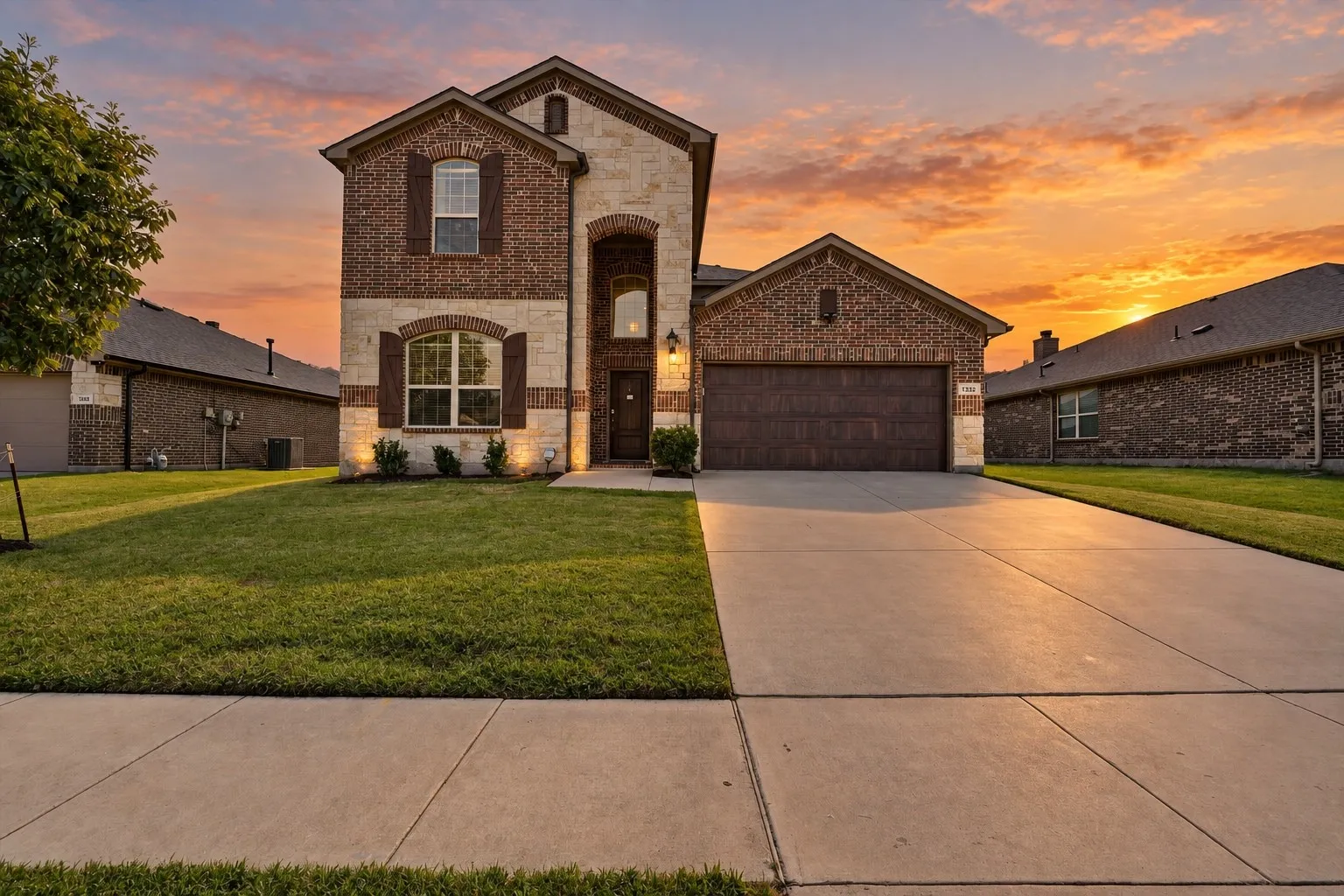 Single Family Residence For Sale in Tarrant County , 1332 Foxglove Lane, Burleson, Texas 76028, 5 Bedroom, 3 Bathroom, 2 Garage spaces, 2,942 Sqft, built in 2016, mls#21402681, Real Estate Agent in Burleson, Homes For Sale in Tarrant county, Homes For Sale in Burleson, Realtor in Burleson Texas, Real Estate Brokerage Independent Realty Texas, Luminita Cordes Realtor