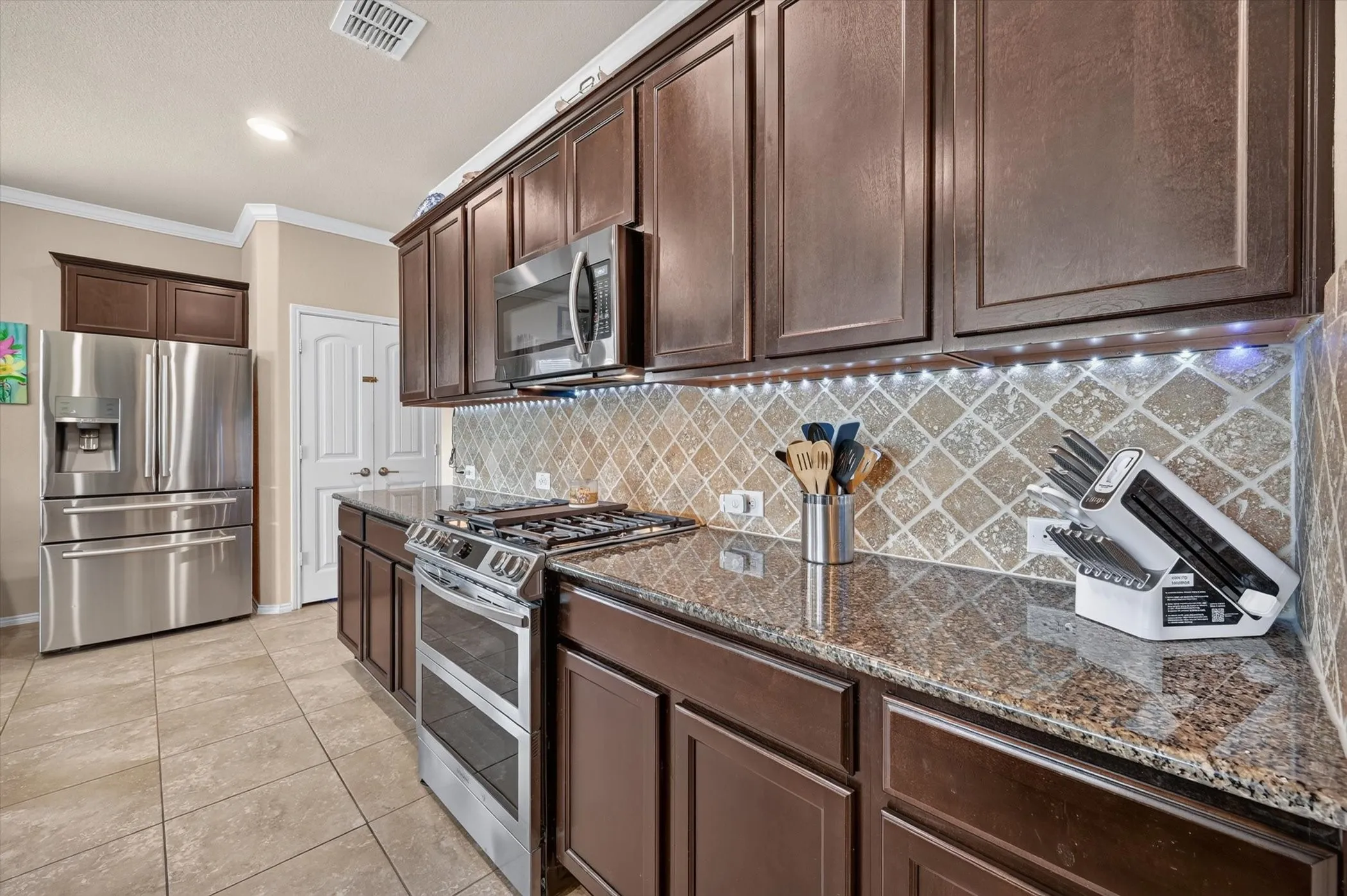 Single Family Residence For Sale in Tarrant County , 1332 Foxglove Lane, Burleson, Texas 76028, 5 Bedroom, 3 Bathroom, 2 Garage spaces, 2,942 Sqft, built in 2016, mls#21402681, Real Estate Agent in Burleson, Homes For Sale in Tarrant county, Homes For Sale in Burleson, Realtor in Burleson Texas, Real Estate Brokerage Independent Realty Texas, Luminita Cordes Realtor