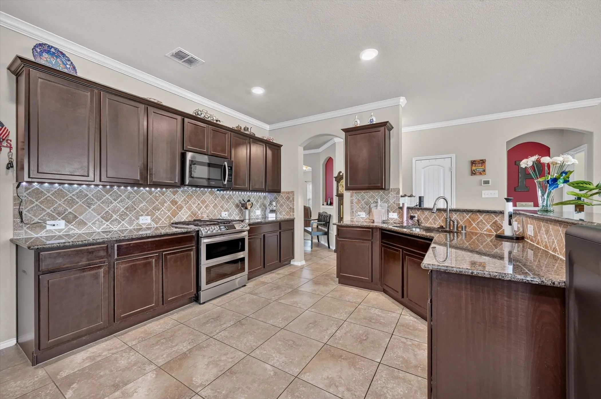 Single Family Residence For Sale in Tarrant County , 1332 Foxglove Lane, Burleson, Texas 76028, 5 Bedroom, 3 Bathroom, 2 Garage spaces, 2,942 Sqft, built in 2016, mls#21402681, Real Estate Agent in Burleson, Homes For Sale in Tarrant county, Homes For Sale in Burleson, Realtor in Burleson Texas, Real Estate Brokerage Independent Realty Texas, Luminita Cordes Realtor
