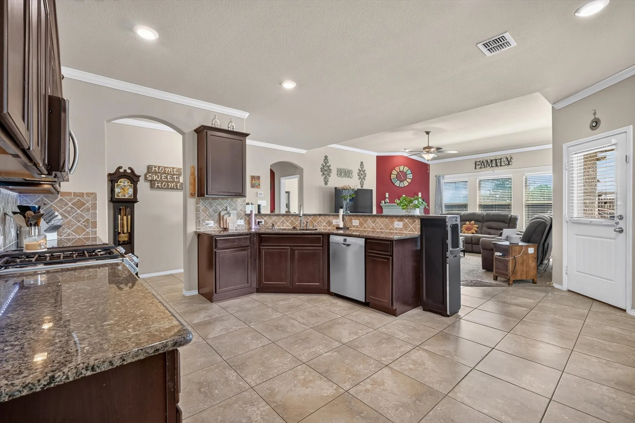 Single Family Residence For Sale in Tarrant County , 1332 Foxglove Lane, Burleson, Texas 76028, 5 Bedroom, 3 Bathroom, 2 Garage spaces, 2,942 Sqft, built in 2016, mls#21402681, Real Estate Agent in Burleson, Homes For Sale in Tarrant county, Homes For Sale in Burleson, Realtor in Burleson Texas, Real Estate Brokerage Independent Realty Texas, Luminita Cordes Realtor