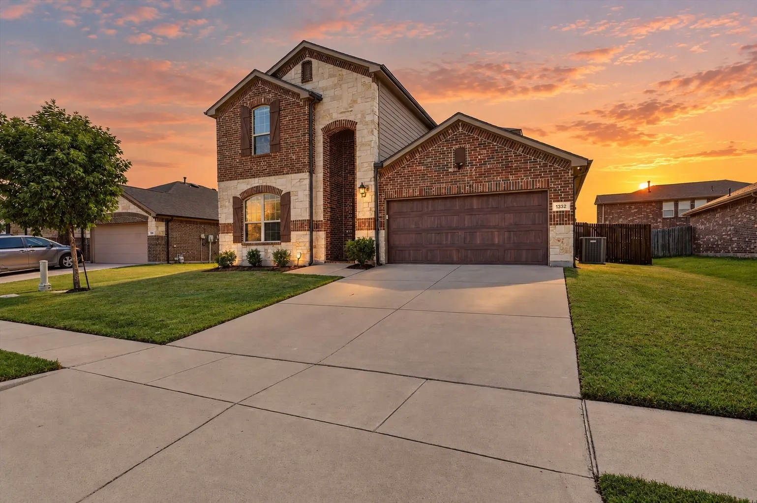 Single Family Residence For Sale in Tarrant County , 1332 Foxglove Lane, Burleson, Texas 76028, 5 Bedroom, 3 Bathroom, 2 Garage spaces, 2,942 Sqft, built in 2016, mls#21402681, Real Estate Agent in Burleson, Homes For Sale in Tarrant county, Homes For Sale in Burleson, Realtor in Burleson Texas, Real Estate Brokerage Independent Realty Texas, Luminita Cordes Realtor