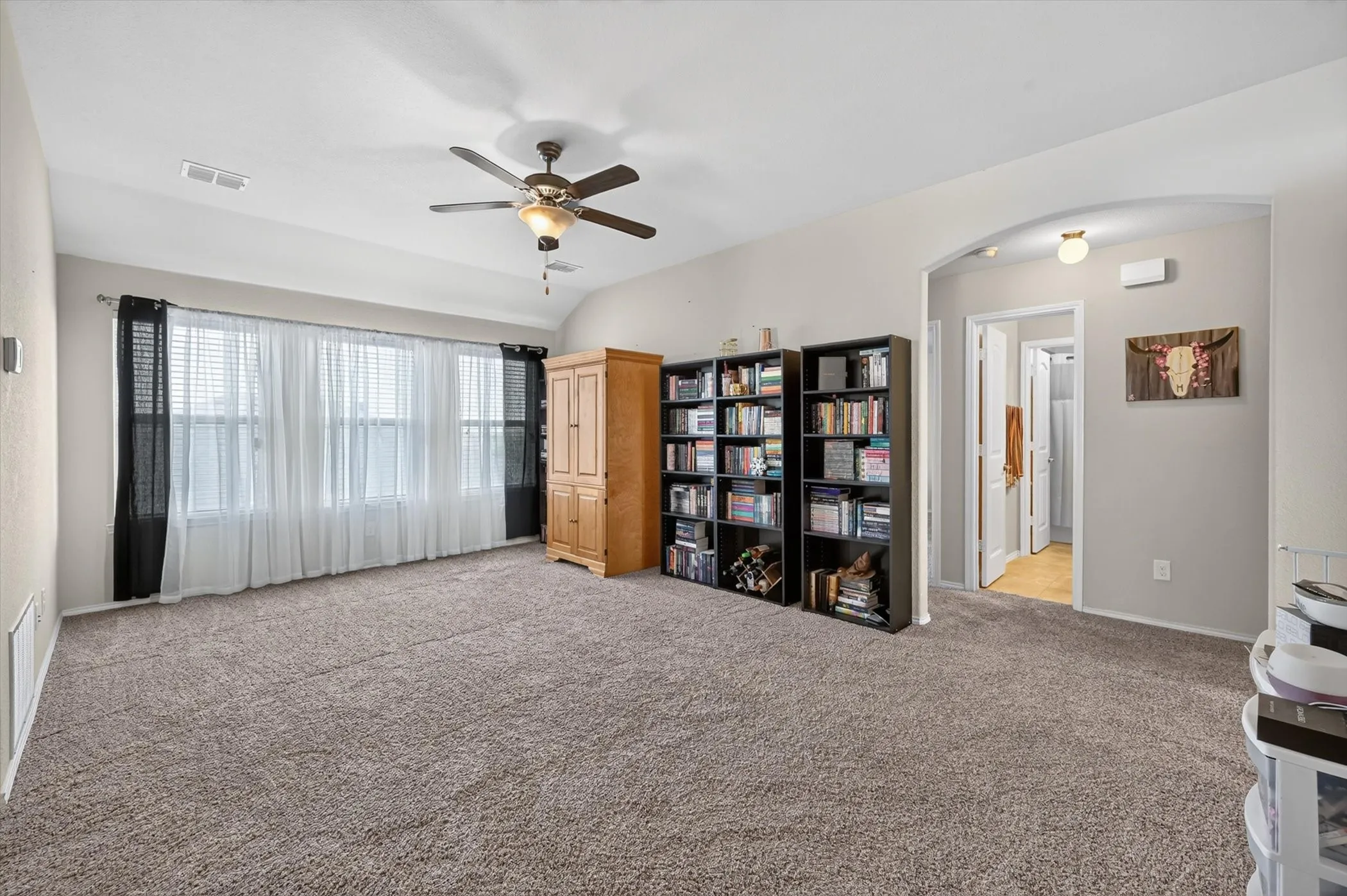 Single Family Residence For Sale in Tarrant County , 1332 Foxglove Lane, Burleson, Texas 76028, 5 Bedroom, 3 Bathroom, 2 Garage spaces, 2,942 Sqft, built in 2016, mls#21402681, Real Estate Agent in Burleson, Homes For Sale in Tarrant county, Homes For Sale in Burleson, Realtor in Burleson Texas, Real Estate Brokerage Independent Realty Texas, Luminita Cordes Realtor