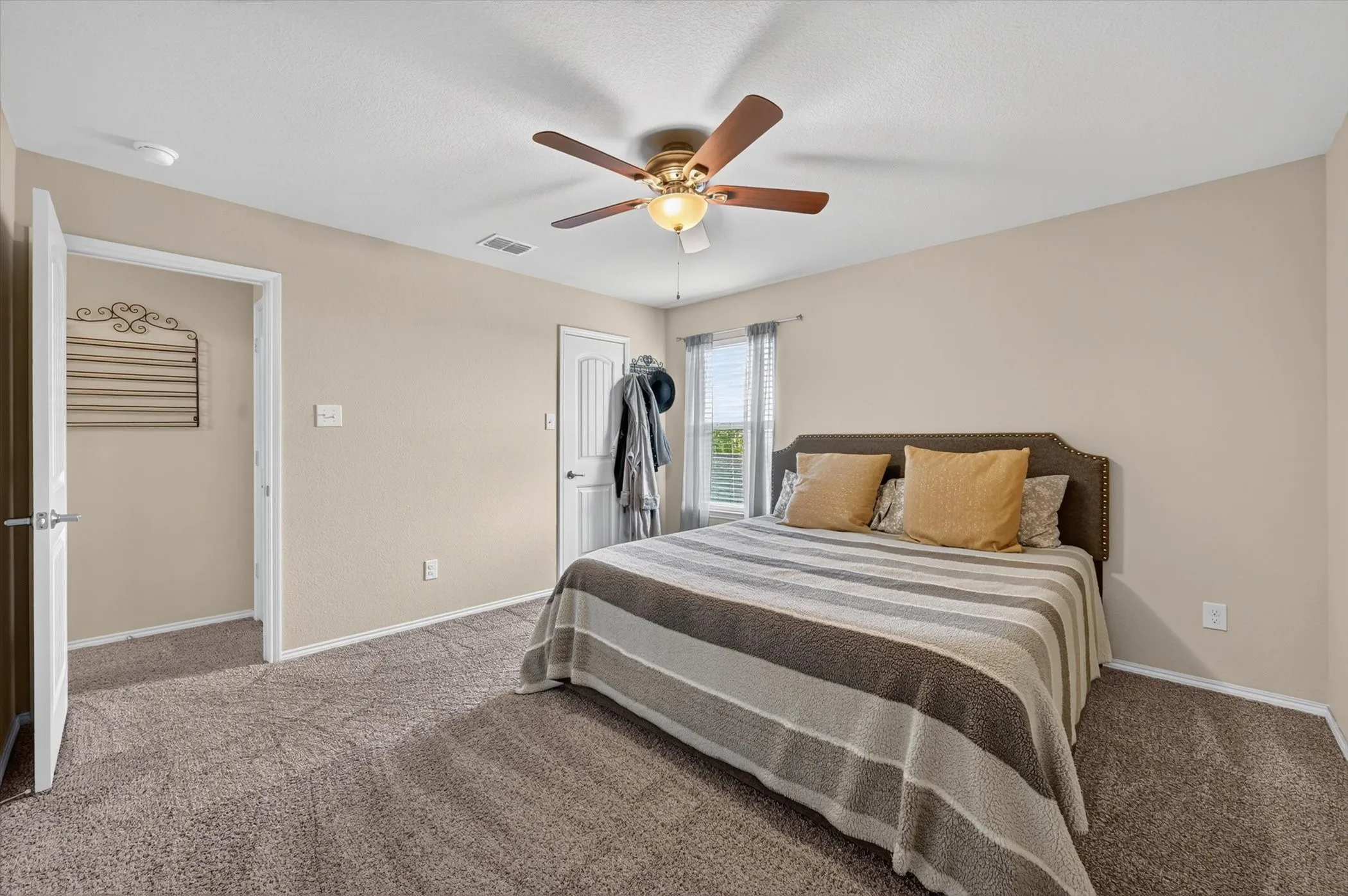 Single Family Residence For Sale in Tarrant County , 1332 Foxglove Lane, Burleson, Texas 76028, 5 Bedroom, 3 Bathroom, 2 Garage spaces, 2,942 Sqft, built in 2016, mls#21402681, Real Estate Agent in Burleson, Homes For Sale in Tarrant county, Homes For Sale in Burleson, Realtor in Burleson Texas, Real Estate Brokerage Independent Realty Texas, Luminita Cordes Realtor