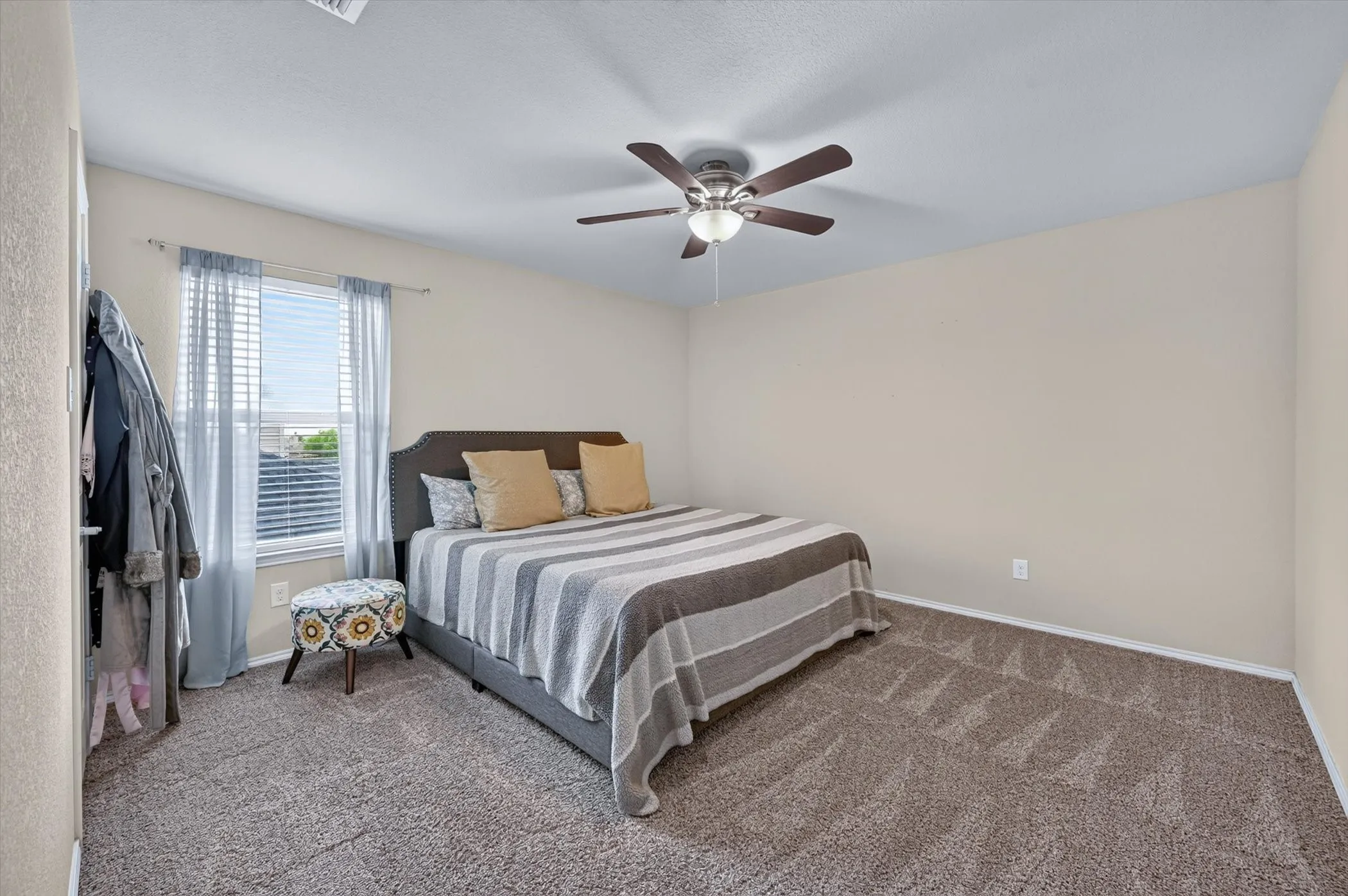Single Family Residence For Sale in Tarrant County , 1332 Foxglove Lane, Burleson, Texas 76028, 5 Bedroom, 3 Bathroom, 2 Garage spaces, 2,942 Sqft, built in 2016, mls#21402681, Real Estate Agent in Burleson, Homes For Sale in Tarrant county, Homes For Sale in Burleson, Realtor in Burleson Texas, Real Estate Brokerage Independent Realty Texas, Luminita Cordes Realtor