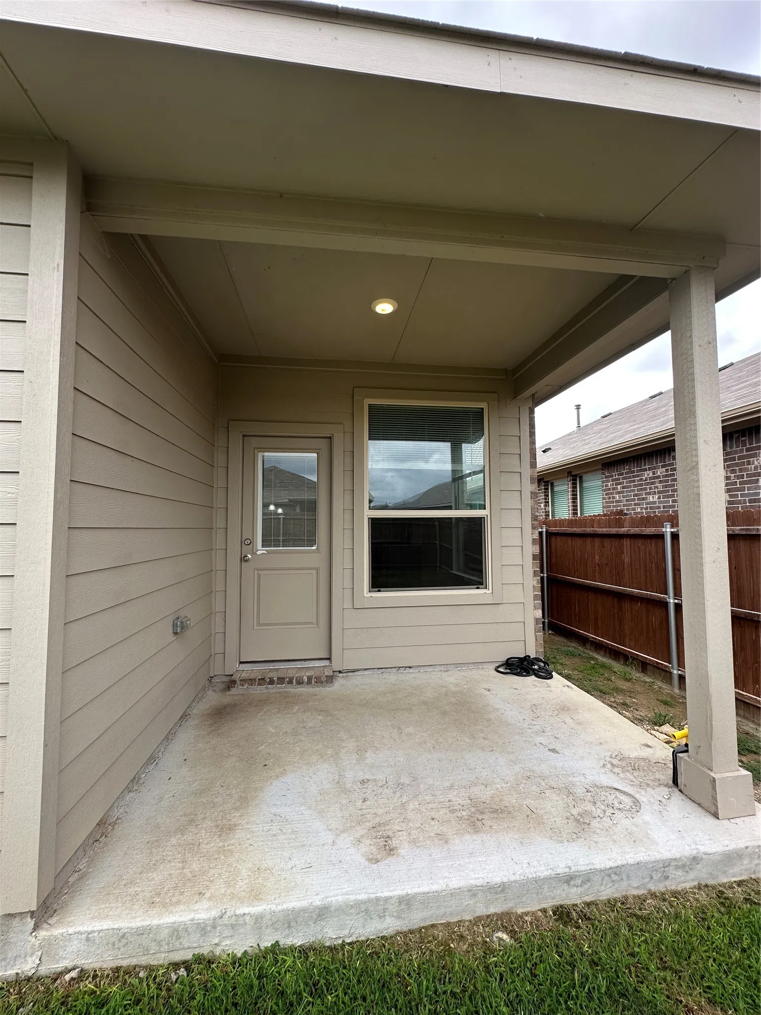 Single Family Residence For Rent in Denton County , 717 Shepperton Way, Fort Worth, Texas 76247, 4 Bedroom, 2 Bathroom, 2 Garage spaces, 2,010 Sqft, built in 2022, mls#21402560, Real Estate Agent in Fort Worth, Homes For Rent in Denton county, Homes For Rent in Fort Worth, Realtor in Fort Worth Texas, Real Estate Brokerage Independent Realty Texas, Luminita Cordes Realtor