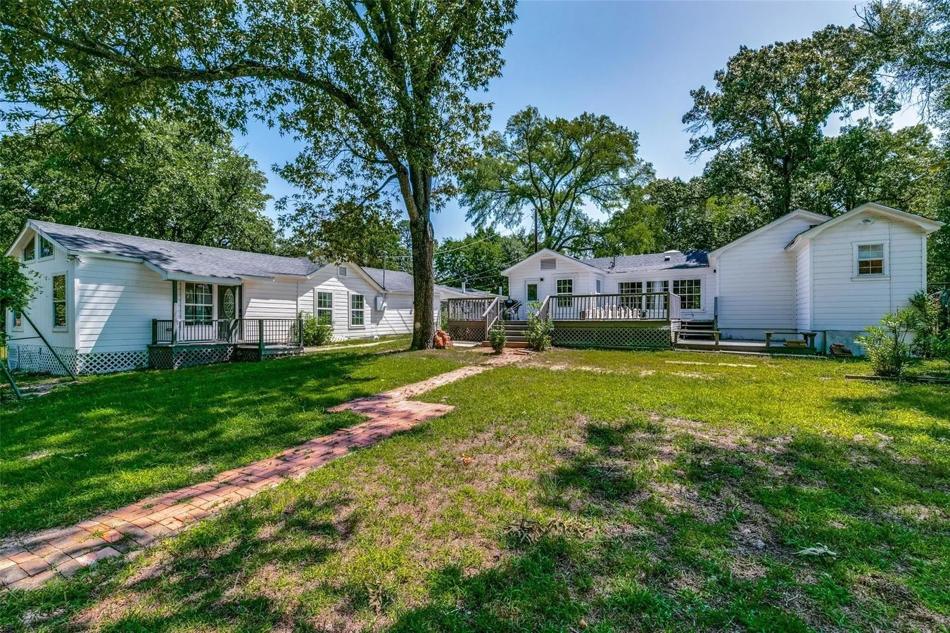 Single Family Residence For Rent in Henderson County , 722 1/2 S Prarieville, Athens, Texas 75751, 2 Bedroom, 1 Bathroom, Garage spaces, 1,043 Sqft, built in 1951, mls#21402722, Real Estate Agent in Athens, Homes For Rent in Henderson county, Homes For Rent in Athens, Realtor in Athens Texas, Real Estate Brokerage Independent Realty Texas, Luminita Cordes Realtor